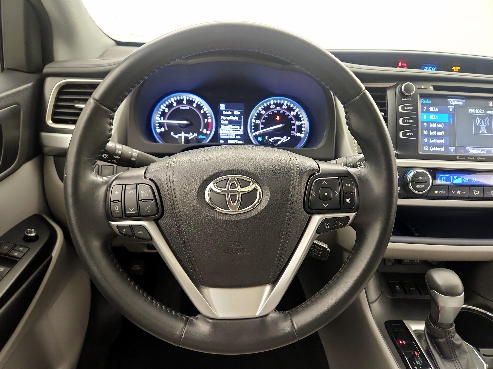 Thumbnail: 2019 Toyota Highlander - 10