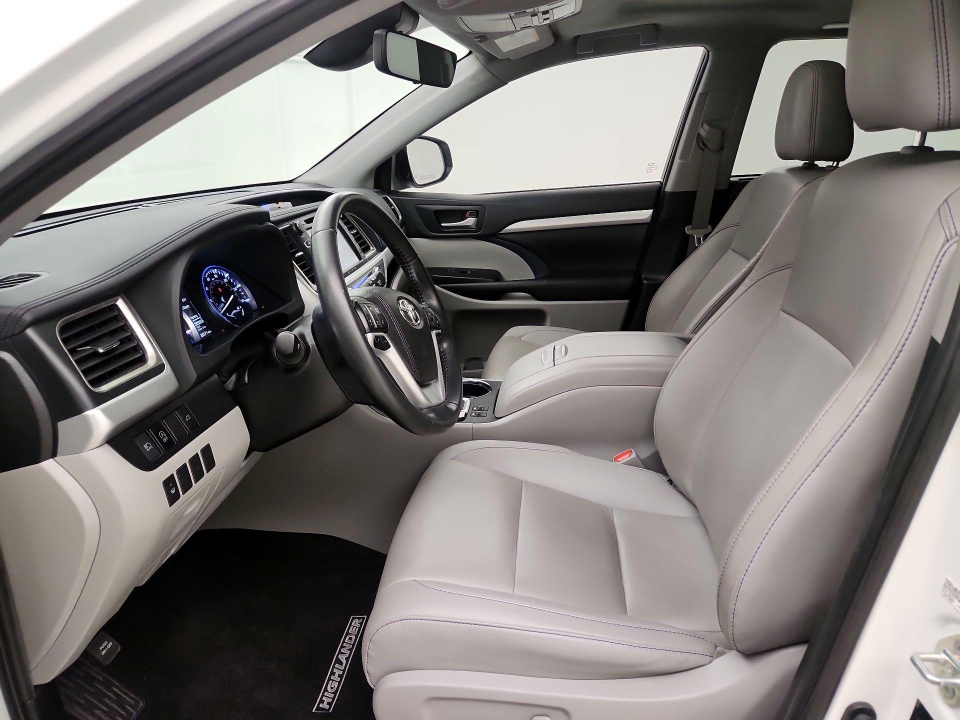 Thumbnail: 2019 Toyota Highlander - 11