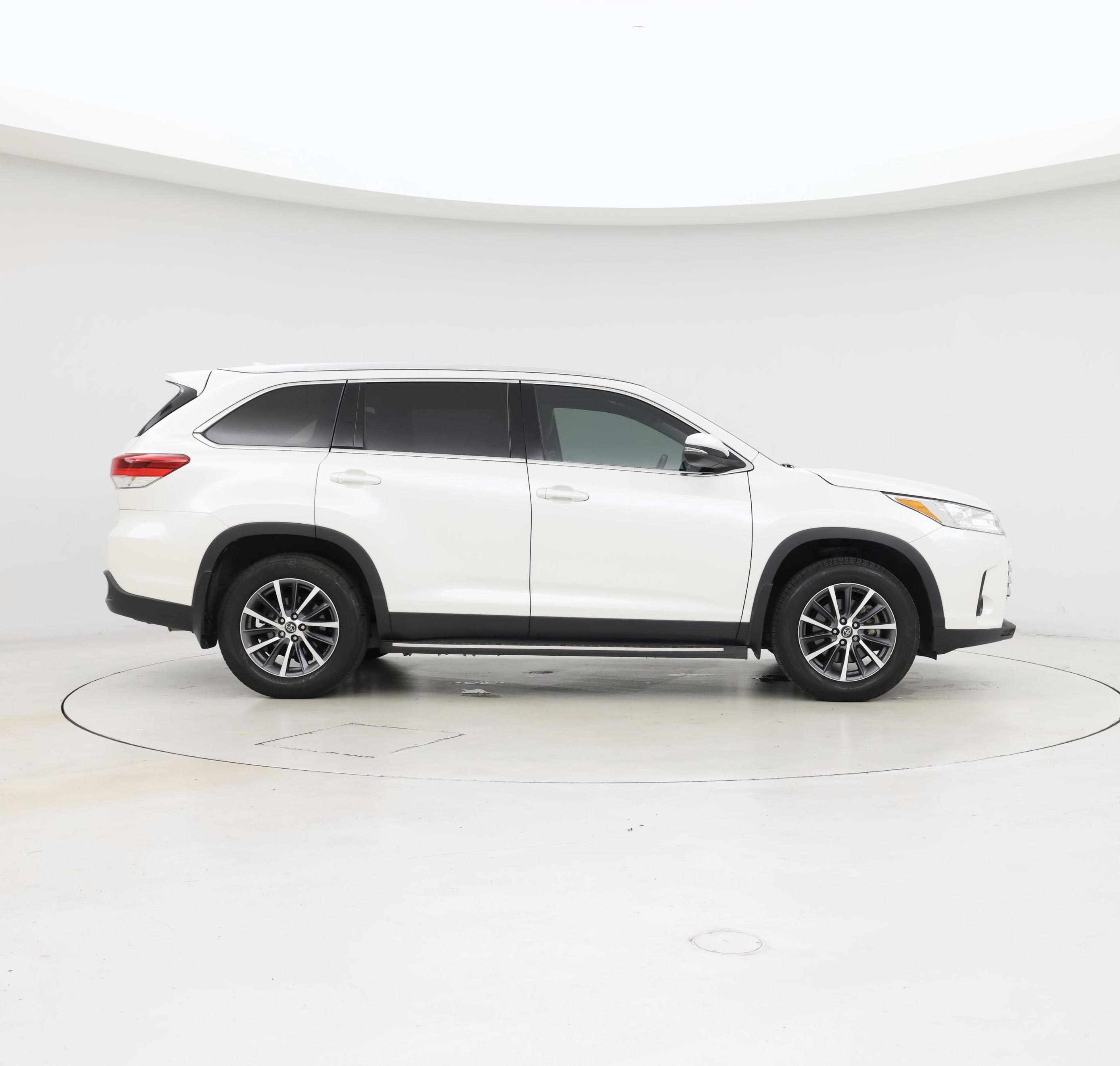 Thumbnail: 2019 Toyota Highlander - 7