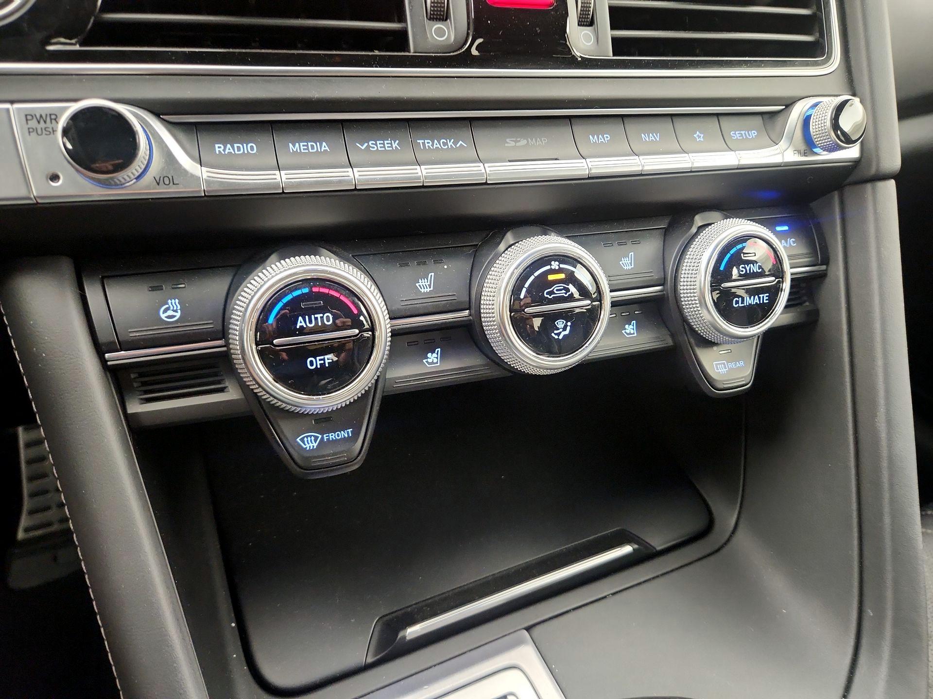 Thumbnail: 2021 Genesis G70 - 17
