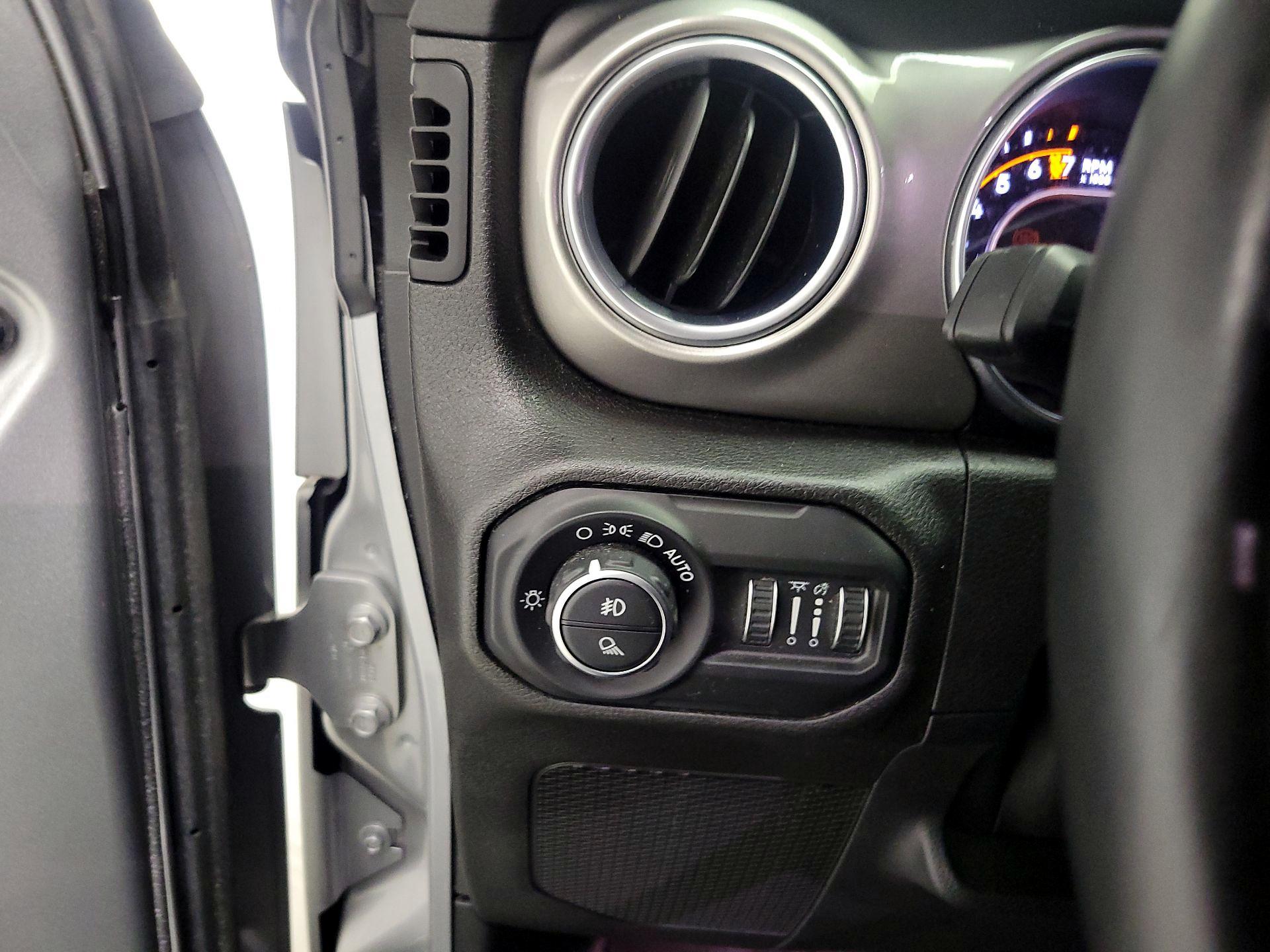 Thumbnail: 2020 Jeep Gladiator - 13