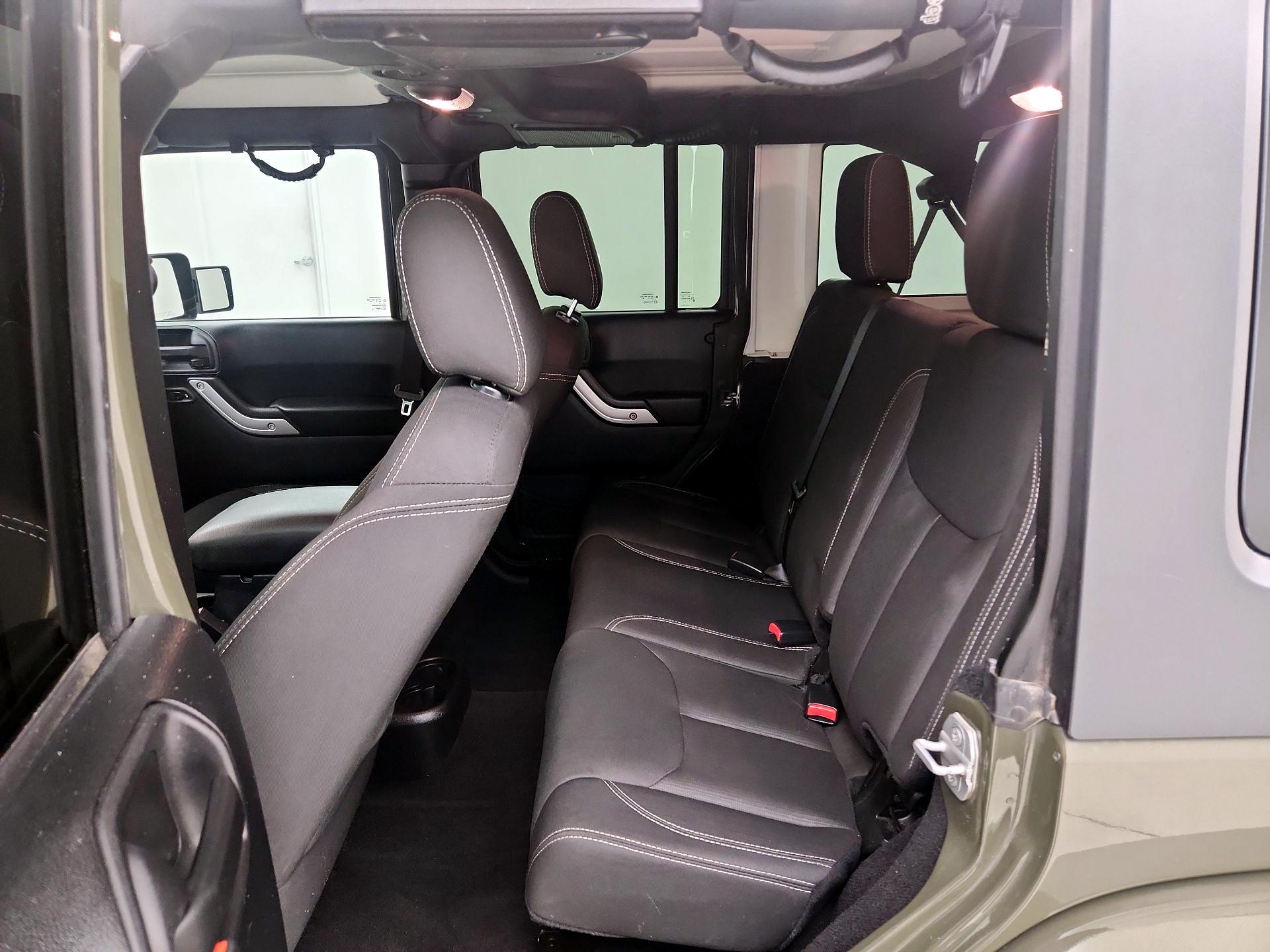 Thumbnail: 2016 Jeep Wrangler - 16