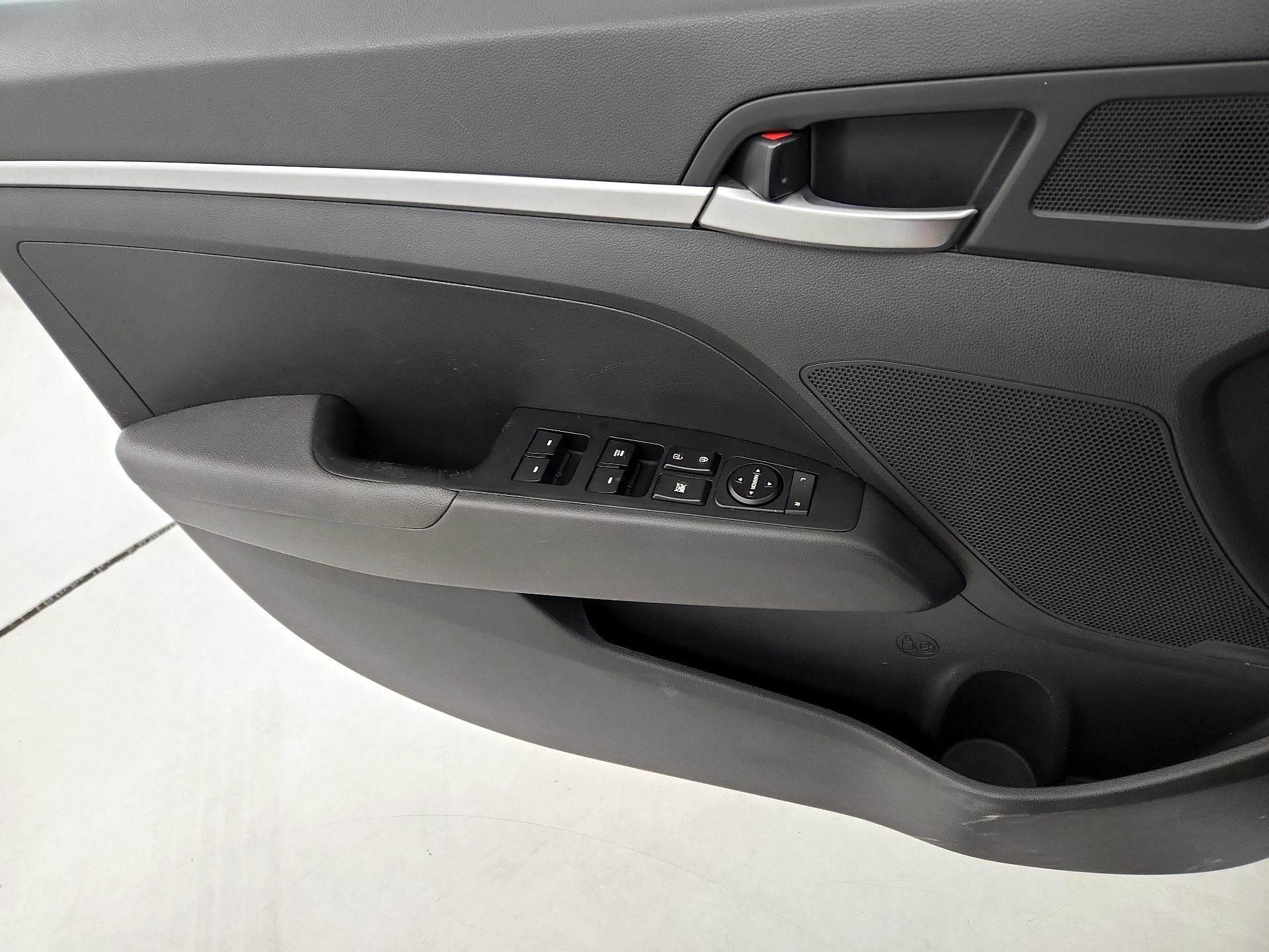 Thumbnail: 2019 Hyundai Elantra - 12