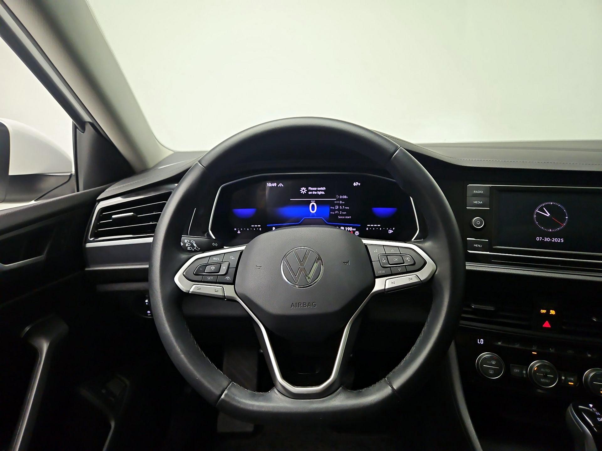 Thumbnail: 2023 Volkswagen Jetta - 10
