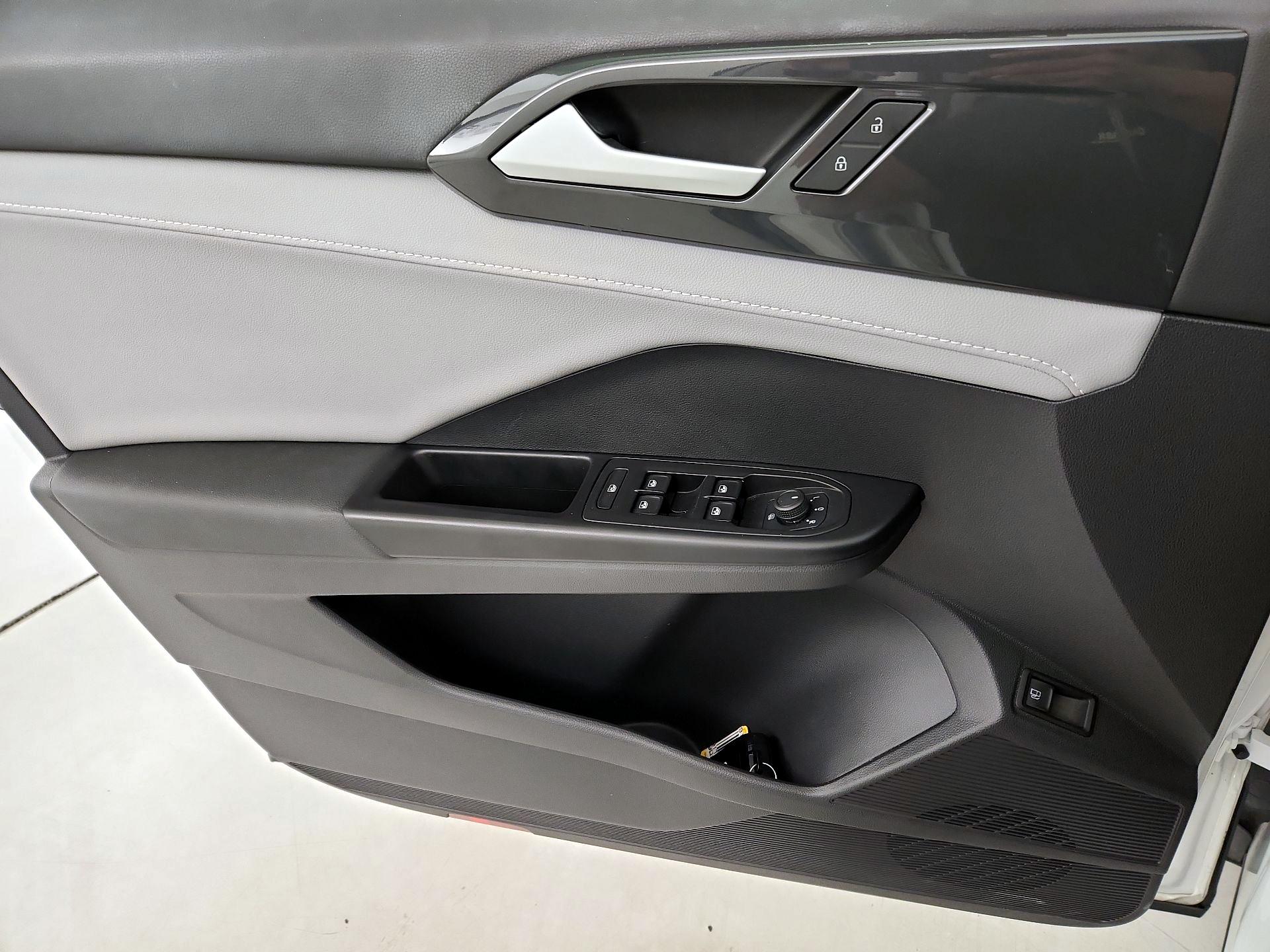 Thumbnail: 2022 Volkswagen Taos - 12