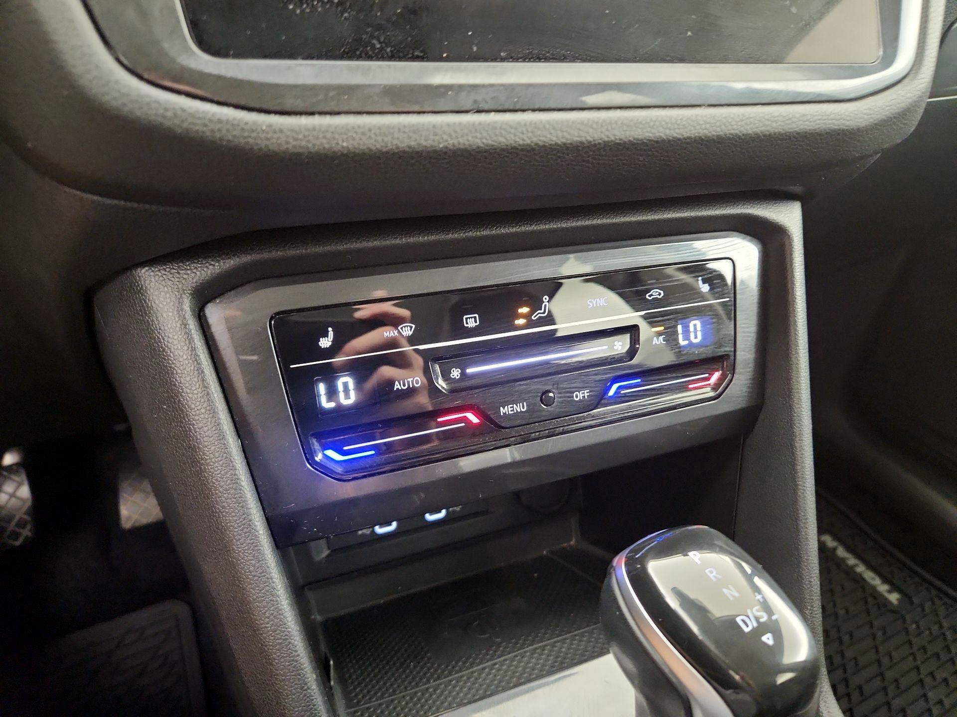 Thumbnail: 2022 Volkswagen Tiguan - 16