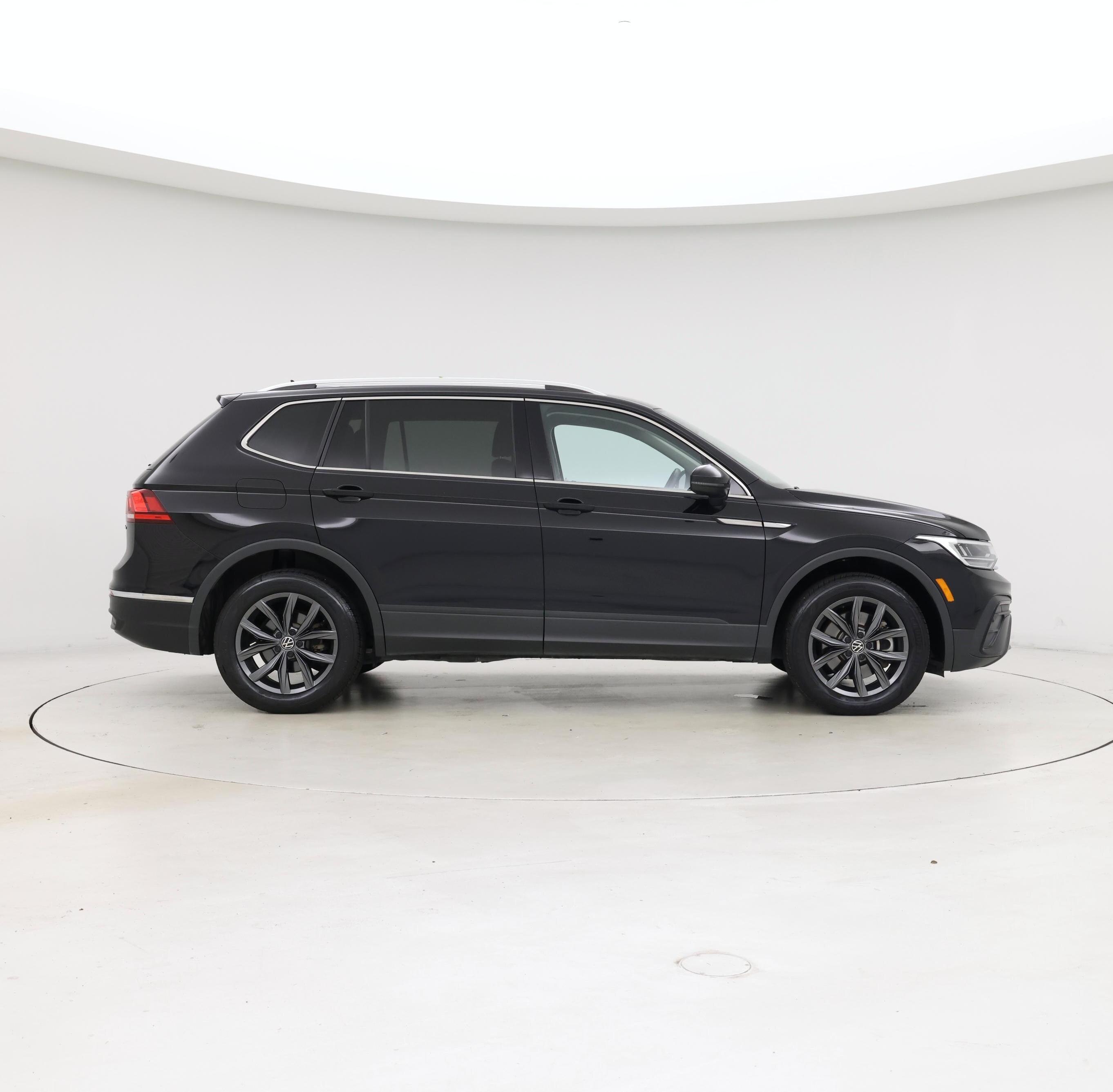 Thumbnail: 2022 Volkswagen Tiguan - 7