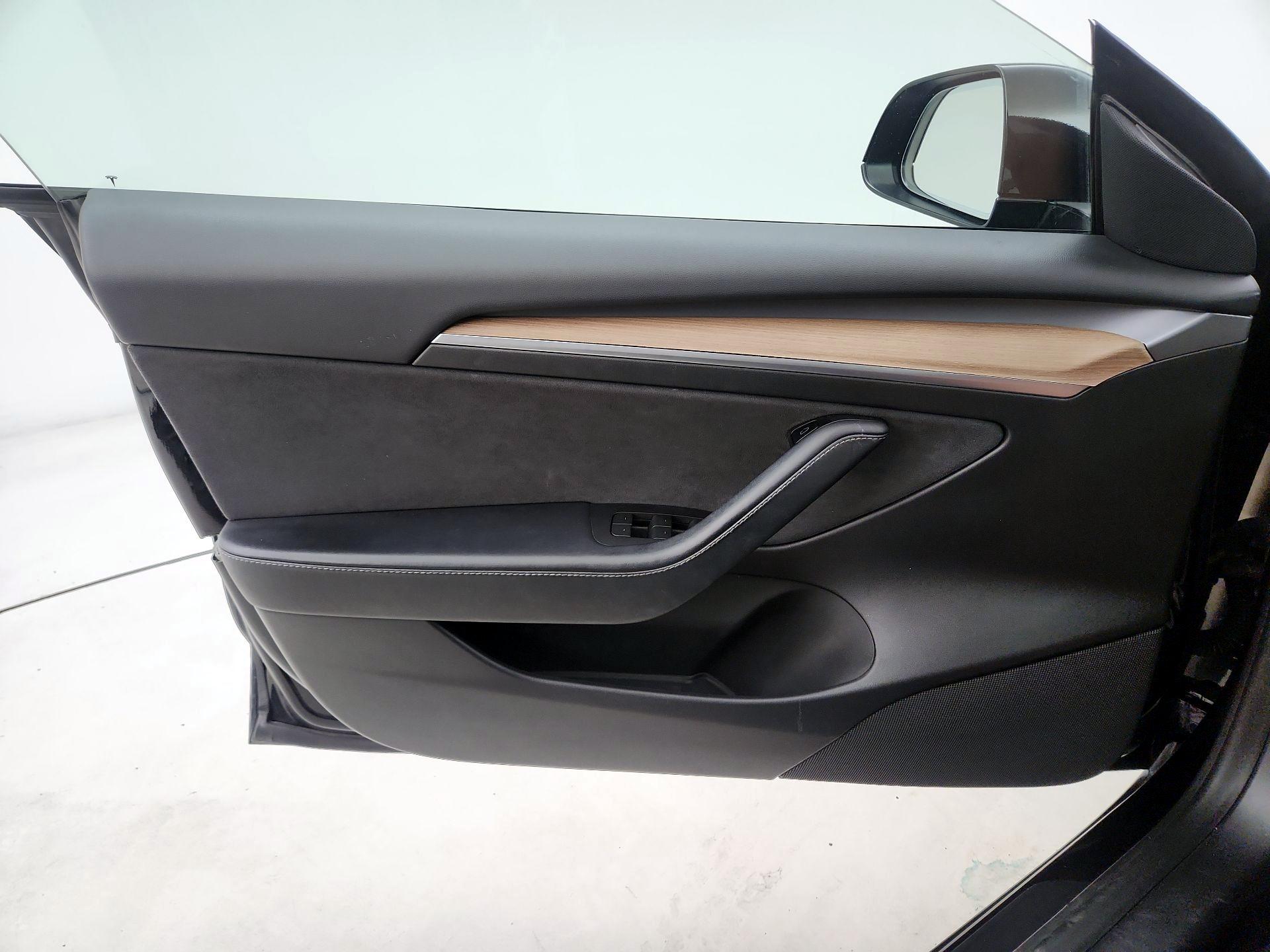 Thumbnail: 2021 Tesla Model 3 - 12