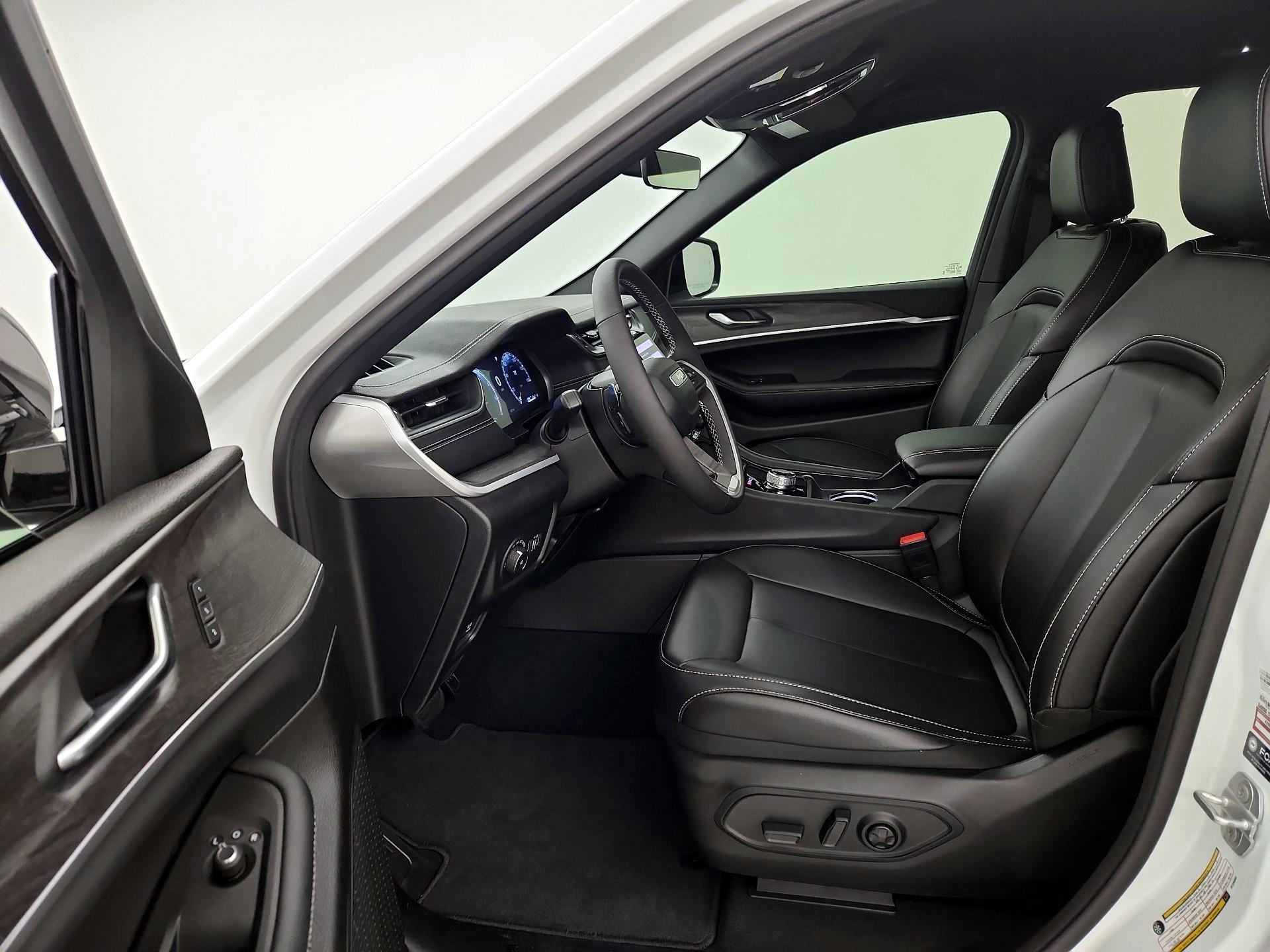 Thumbnail: 2025 Jeep Grand Cherokee - 11