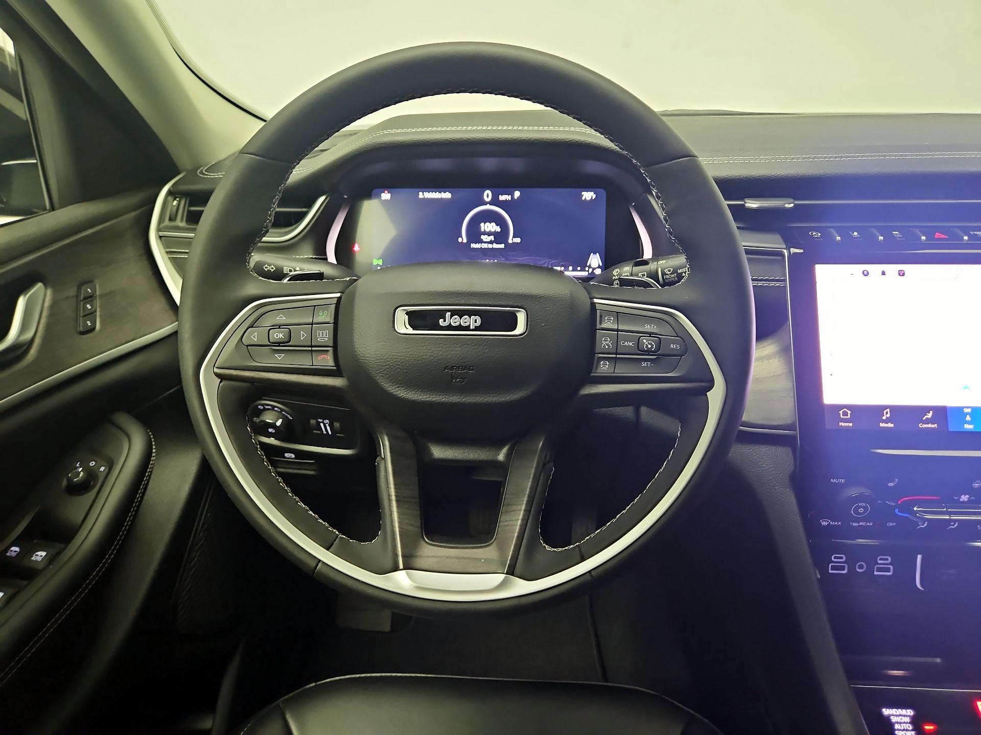 Thumbnail: 2023 Jeep Grand Cherokee - 10