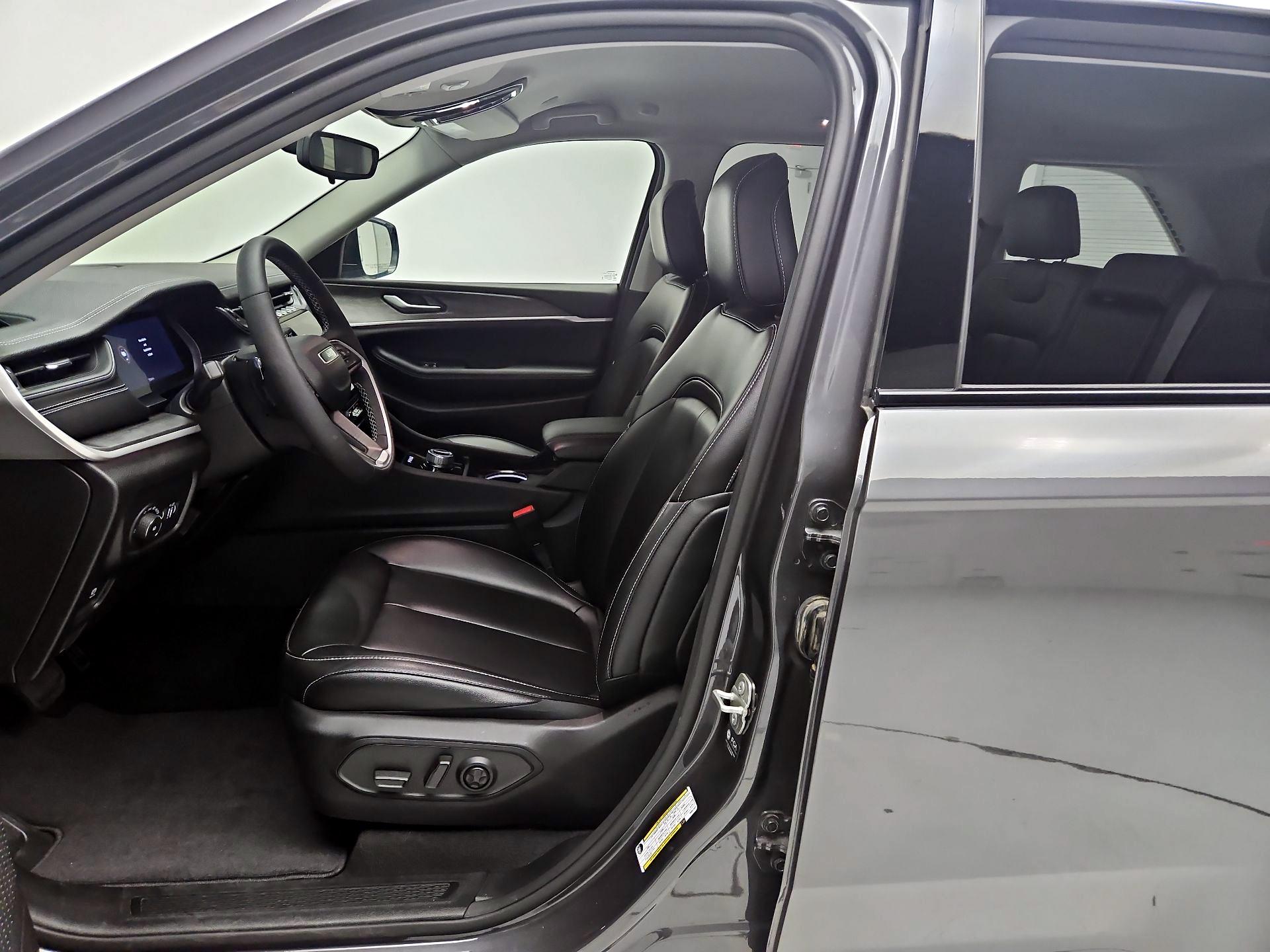 Thumbnail: 2023 Jeep Grand Cherokee - 11