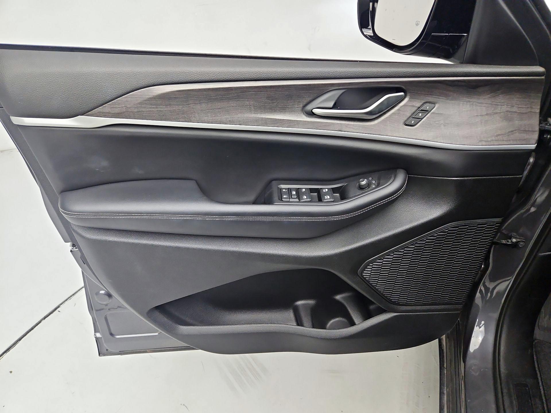Thumbnail: 2023 Jeep Grand Cherokee - 12