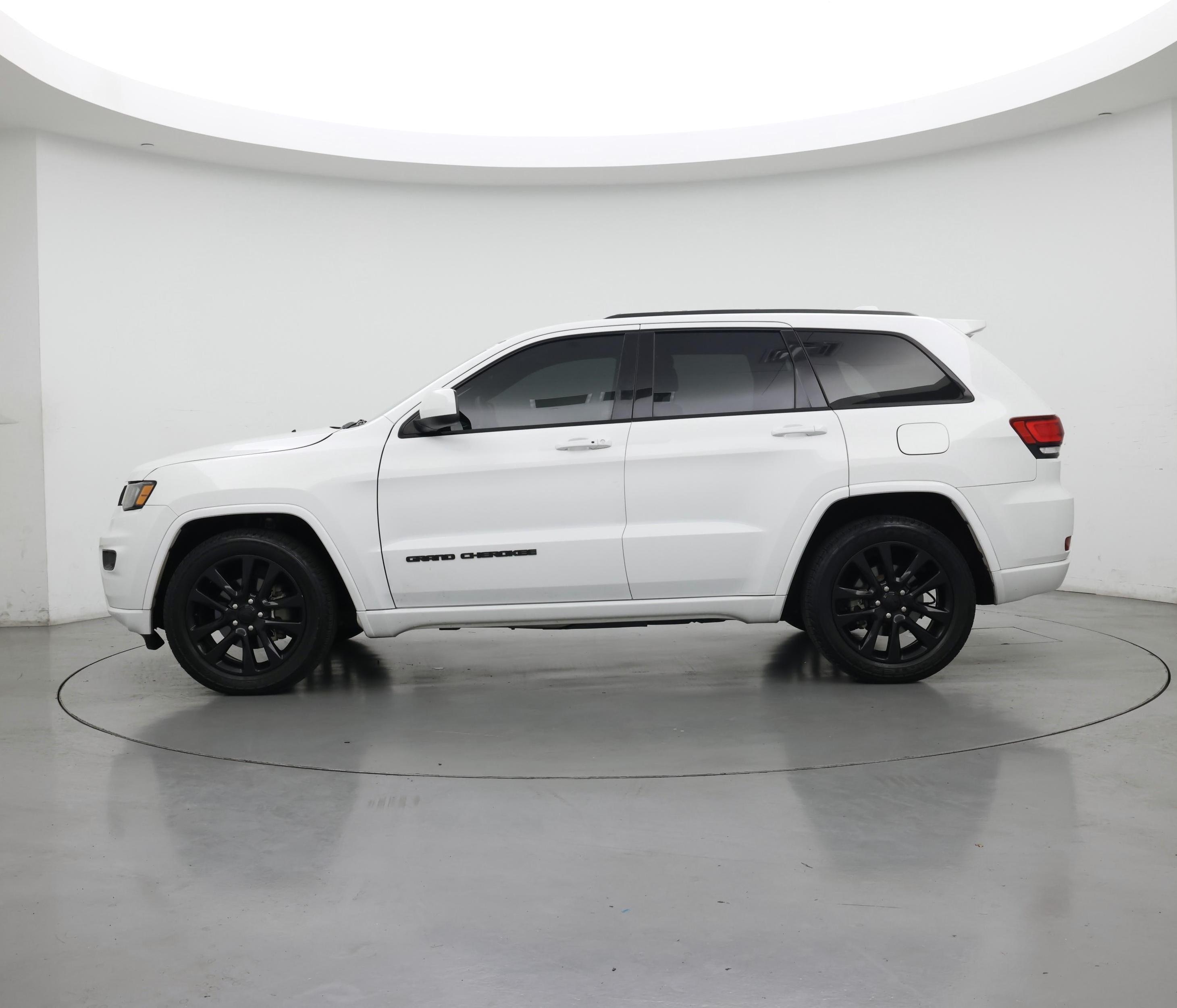Thumbnail: 2018 Jeep Grand Cherokee - 3
