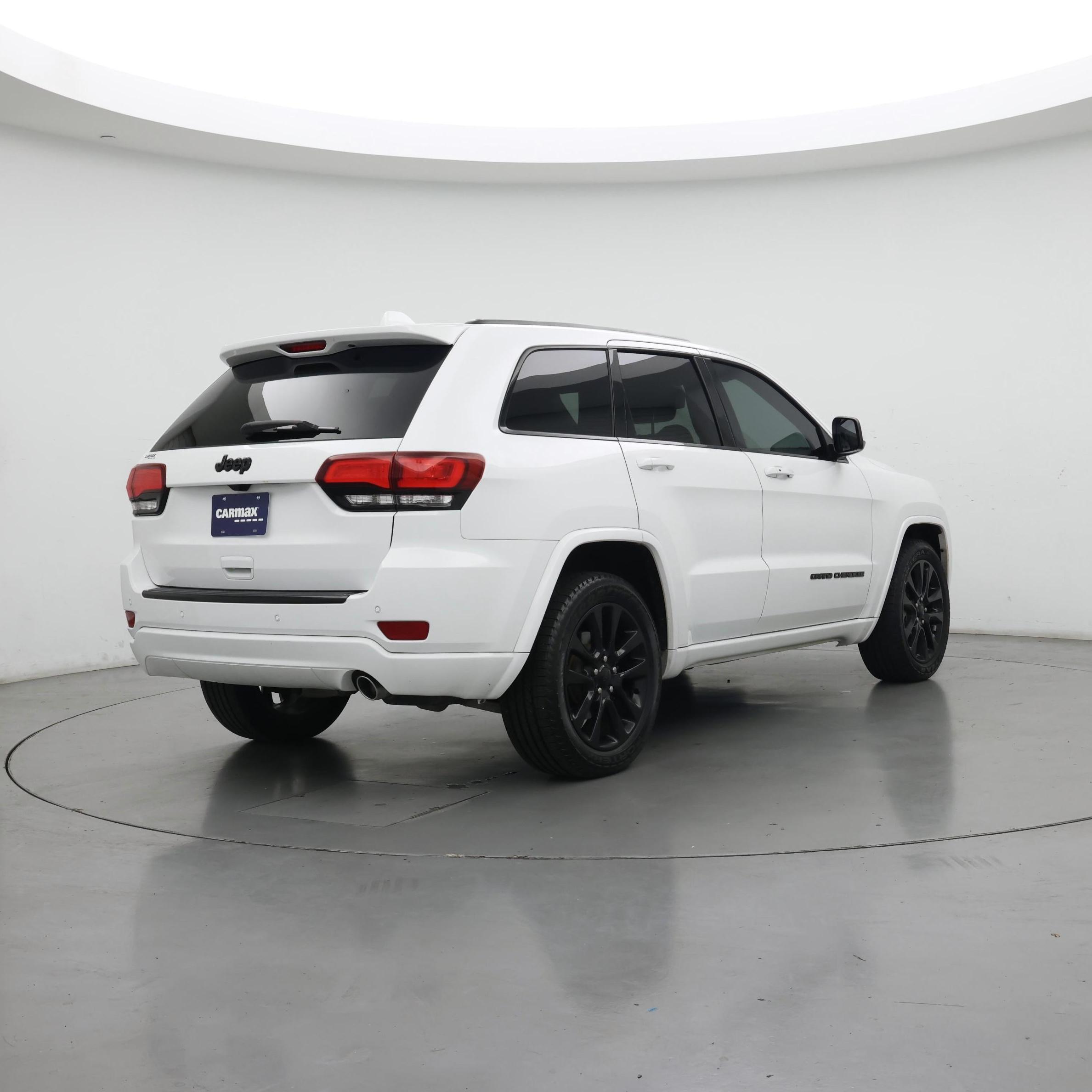 Thumbnail: 2018 Jeep Grand Cherokee - 8