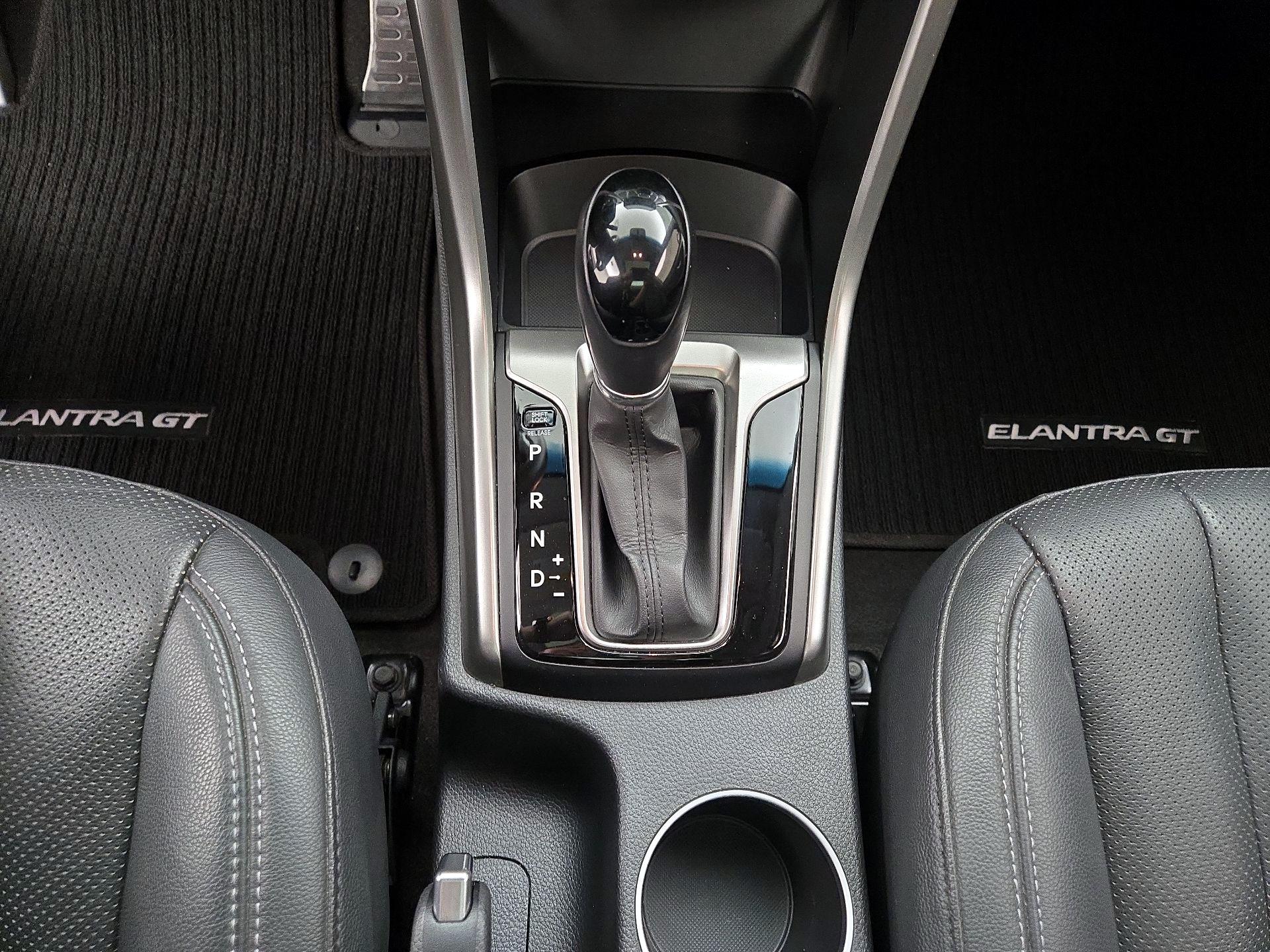Thumbnail: 2015 Hyundai Elantra - 17
