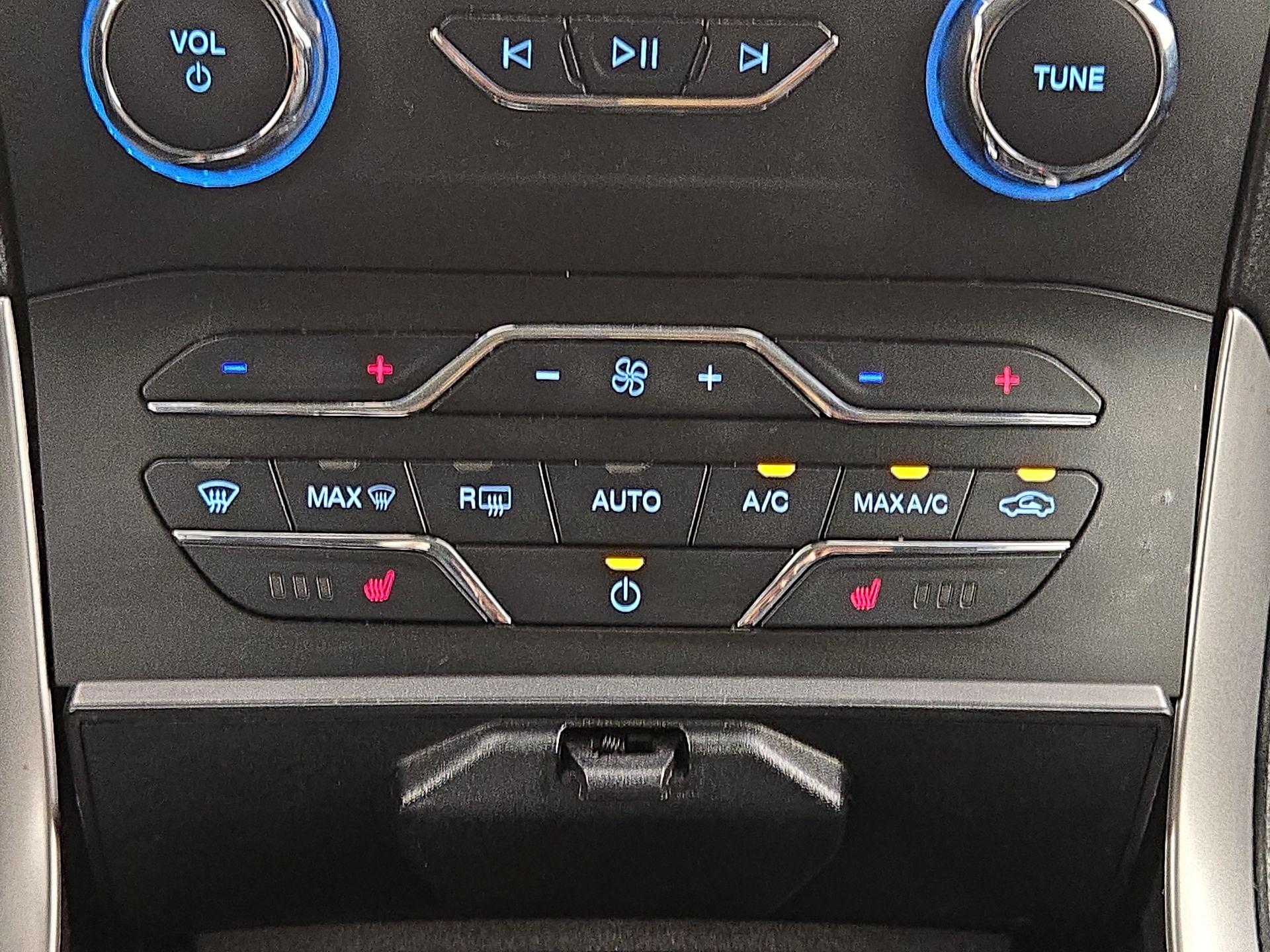 Thumbnail: 2020 Ford Edge - 16