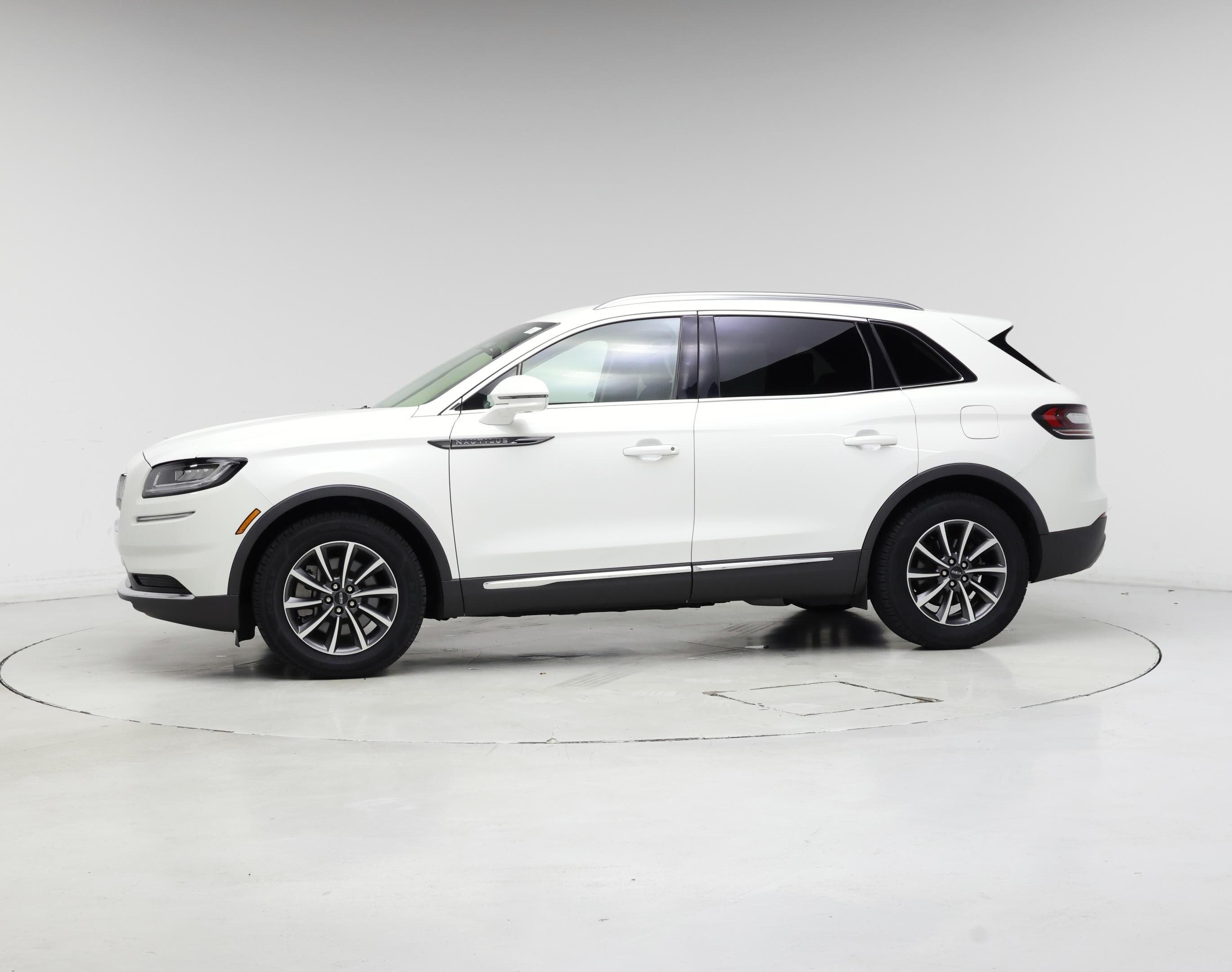 Thumbnail: 2022 Lincoln Nautilus - 3