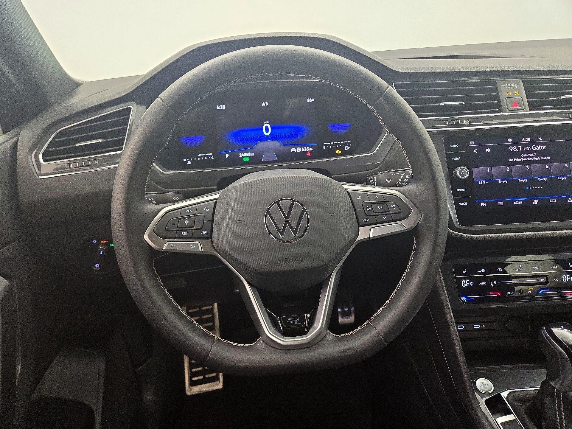 Thumbnail: 2023 Volkswagen Tiguan - 10