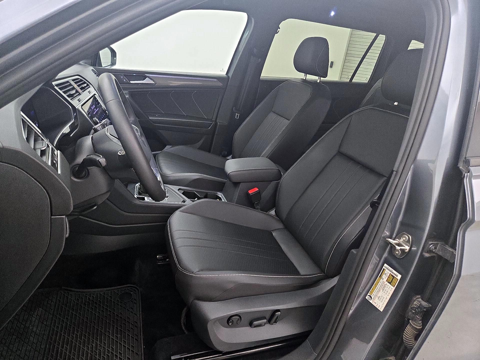 Thumbnail: 2023 Volkswagen Tiguan - 11