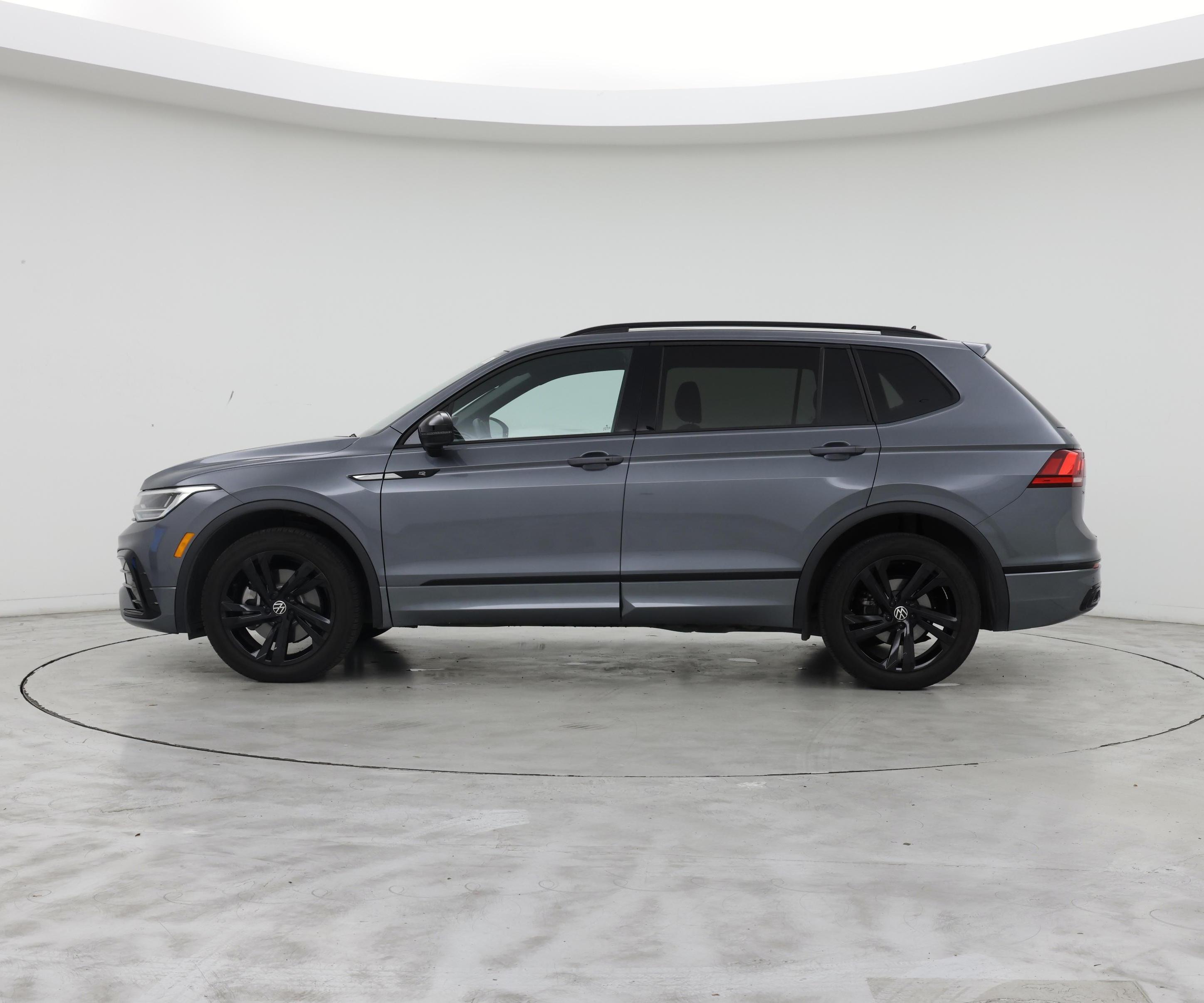 Thumbnail: 2023 Volkswagen Tiguan - 3