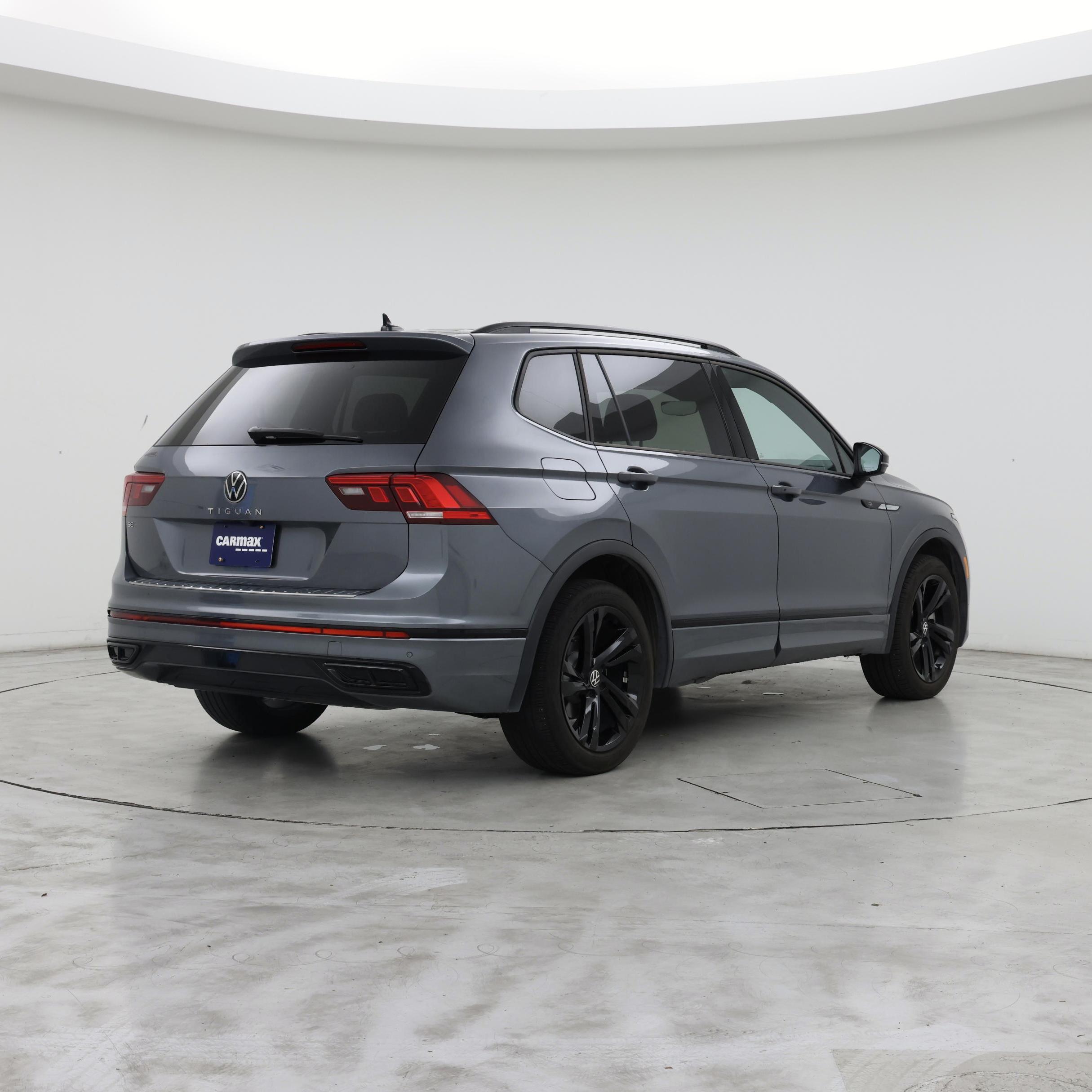 Thumbnail: 2023 Volkswagen Tiguan - 8