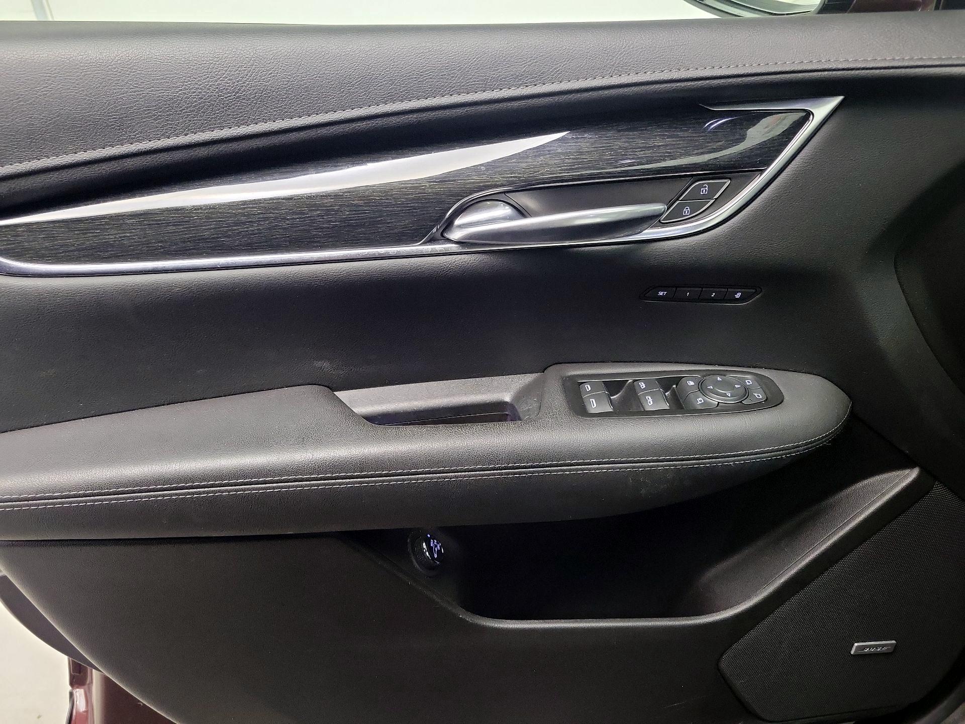 Thumbnail: 2022 Cadillac XT5 - 12