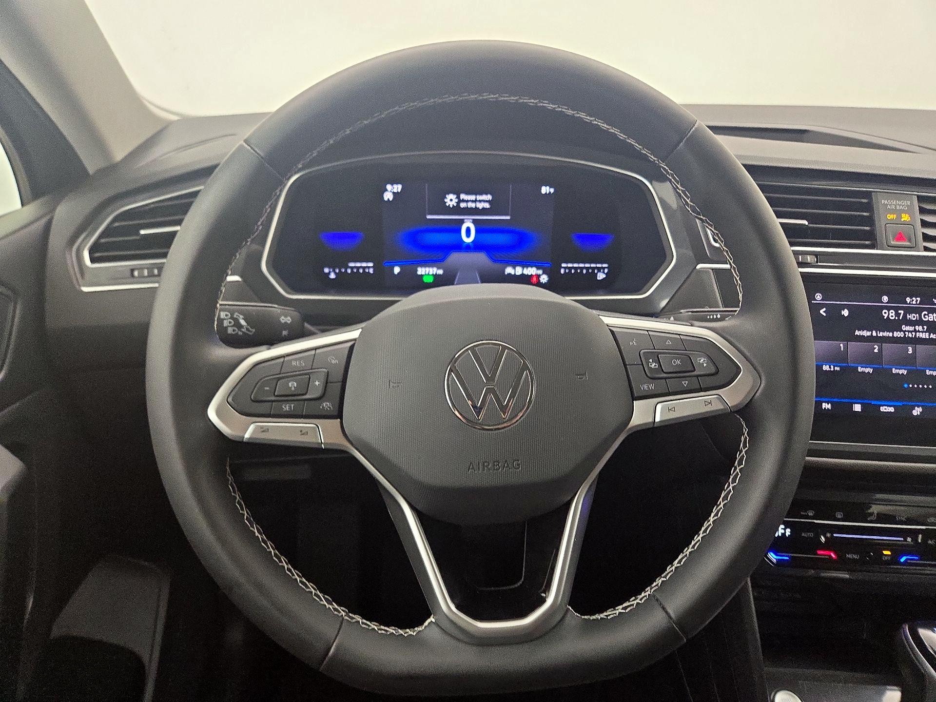 Thumbnail: 2022 Volkswagen Tiguan - 10