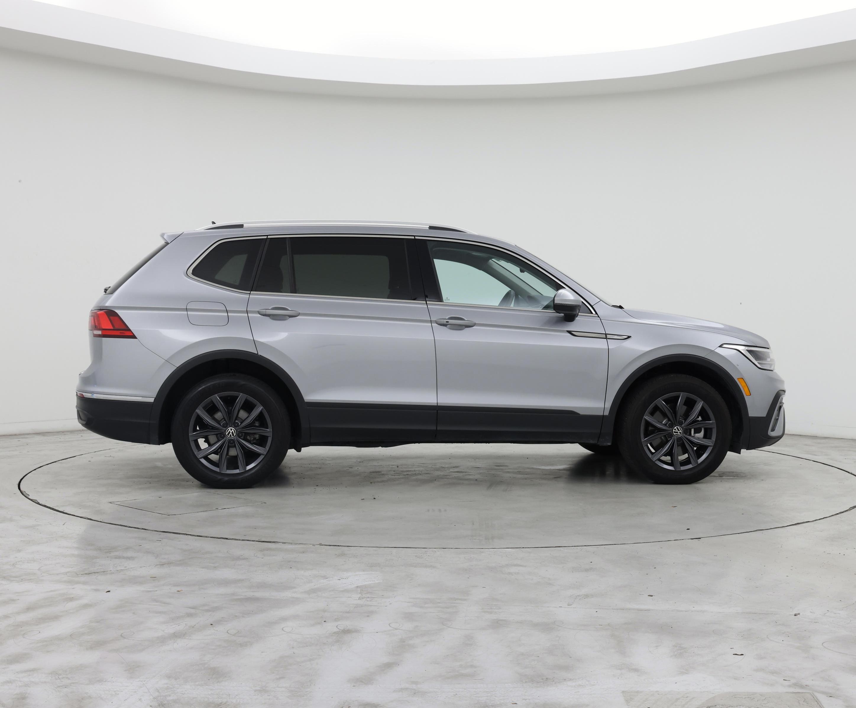 Thumbnail: 2022 Volkswagen Tiguan - 7