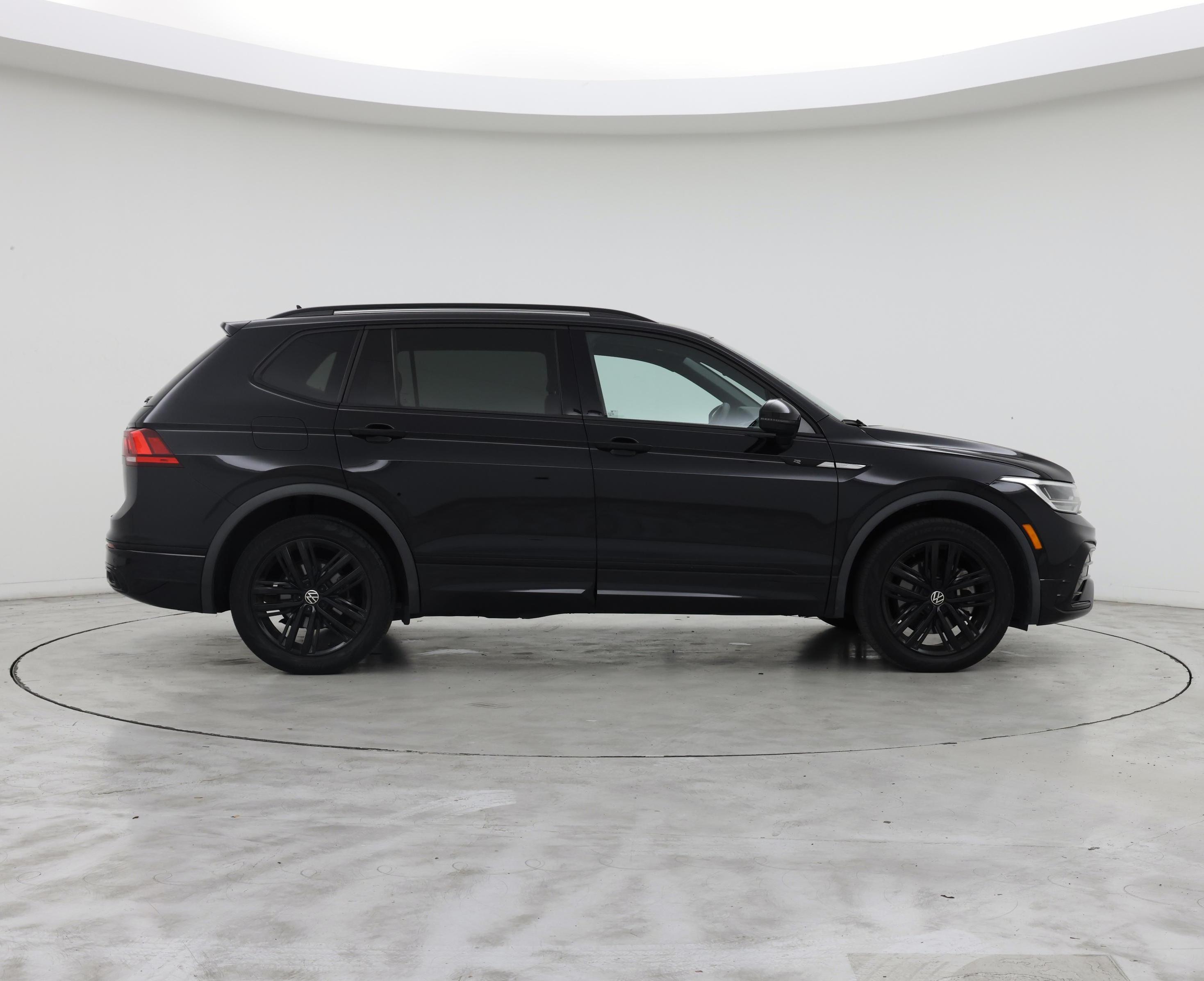 Thumbnail: 2022 Volkswagen Tiguan - 7