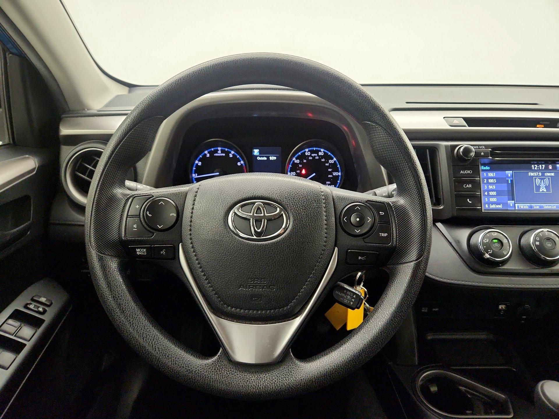 Thumbnail: 2018 Toyota RAV4 - 10