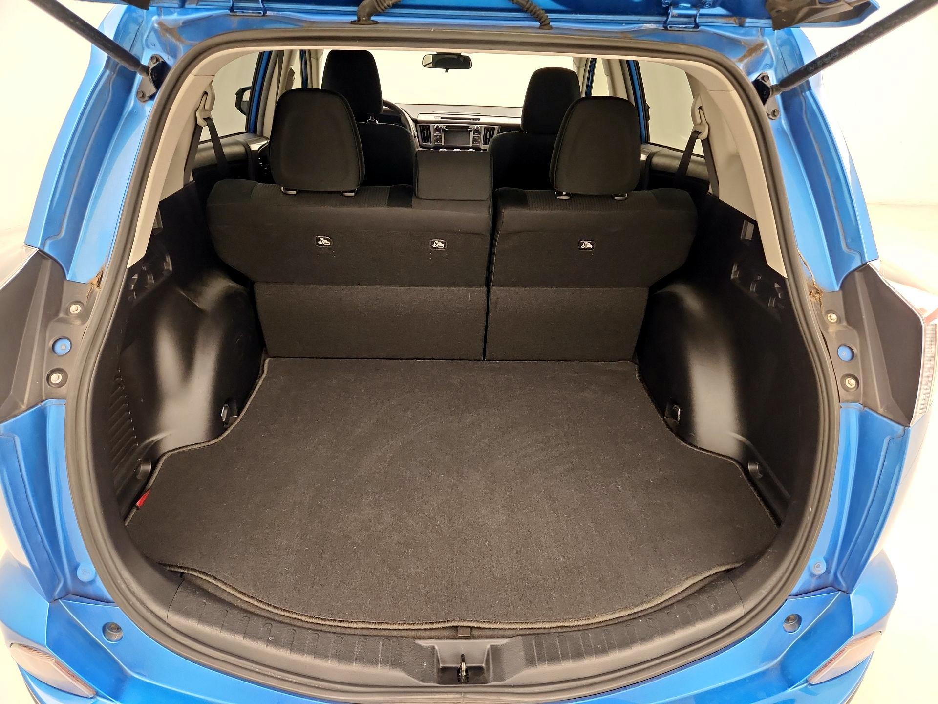 Thumbnail: 2018 Toyota RAV4 - 20