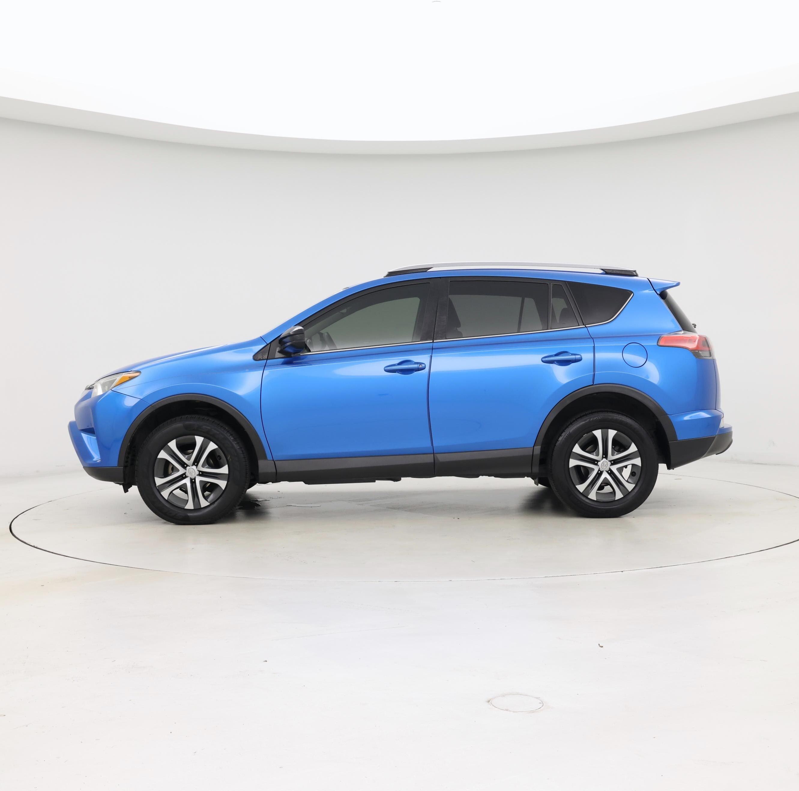 Thumbnail: 2018 Toyota RAV4 - 3