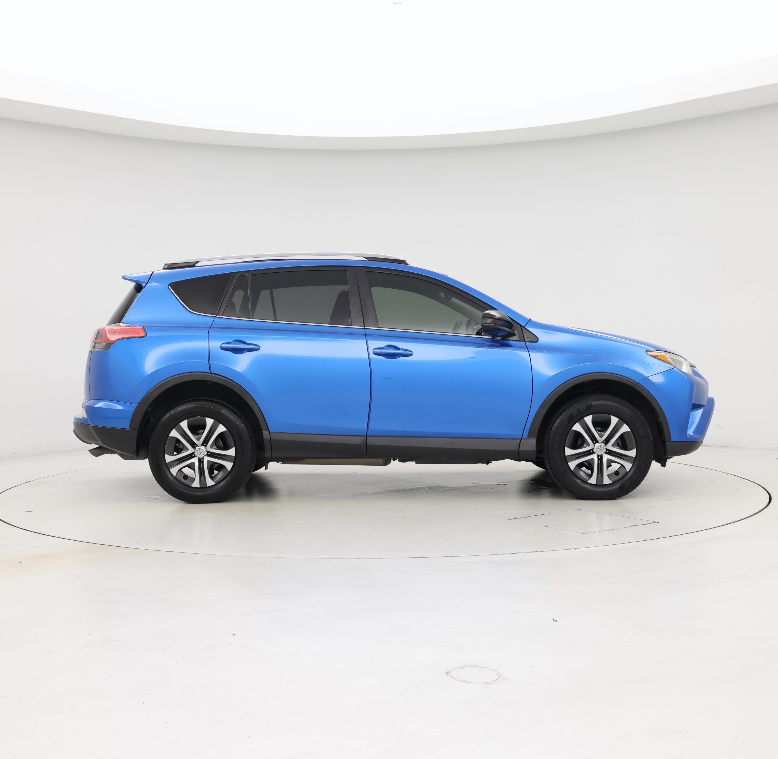 Thumbnail: 2018 Toyota RAV4 - 7