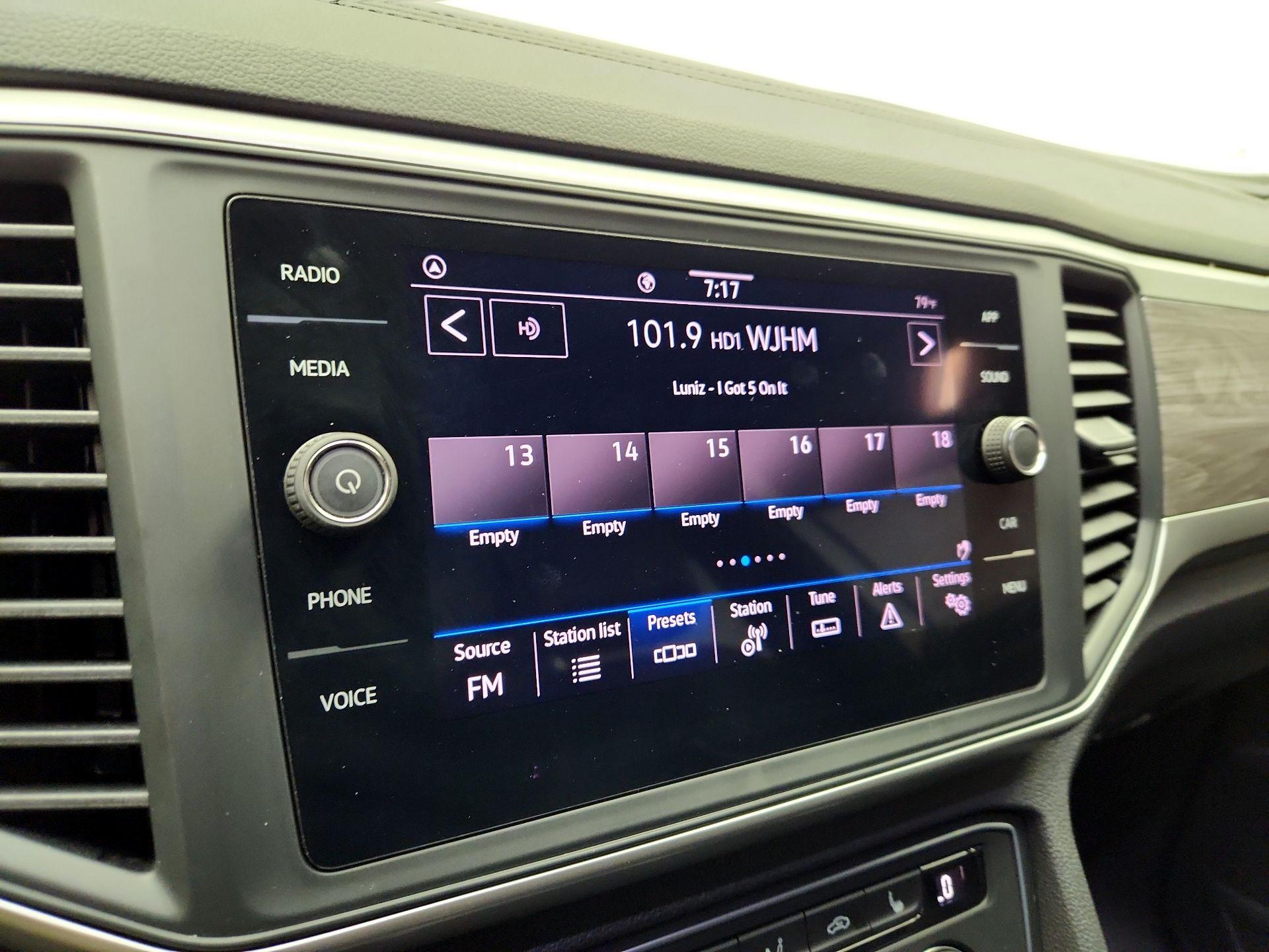 Thumbnail: 2021 Volkswagen Atlas - 14
