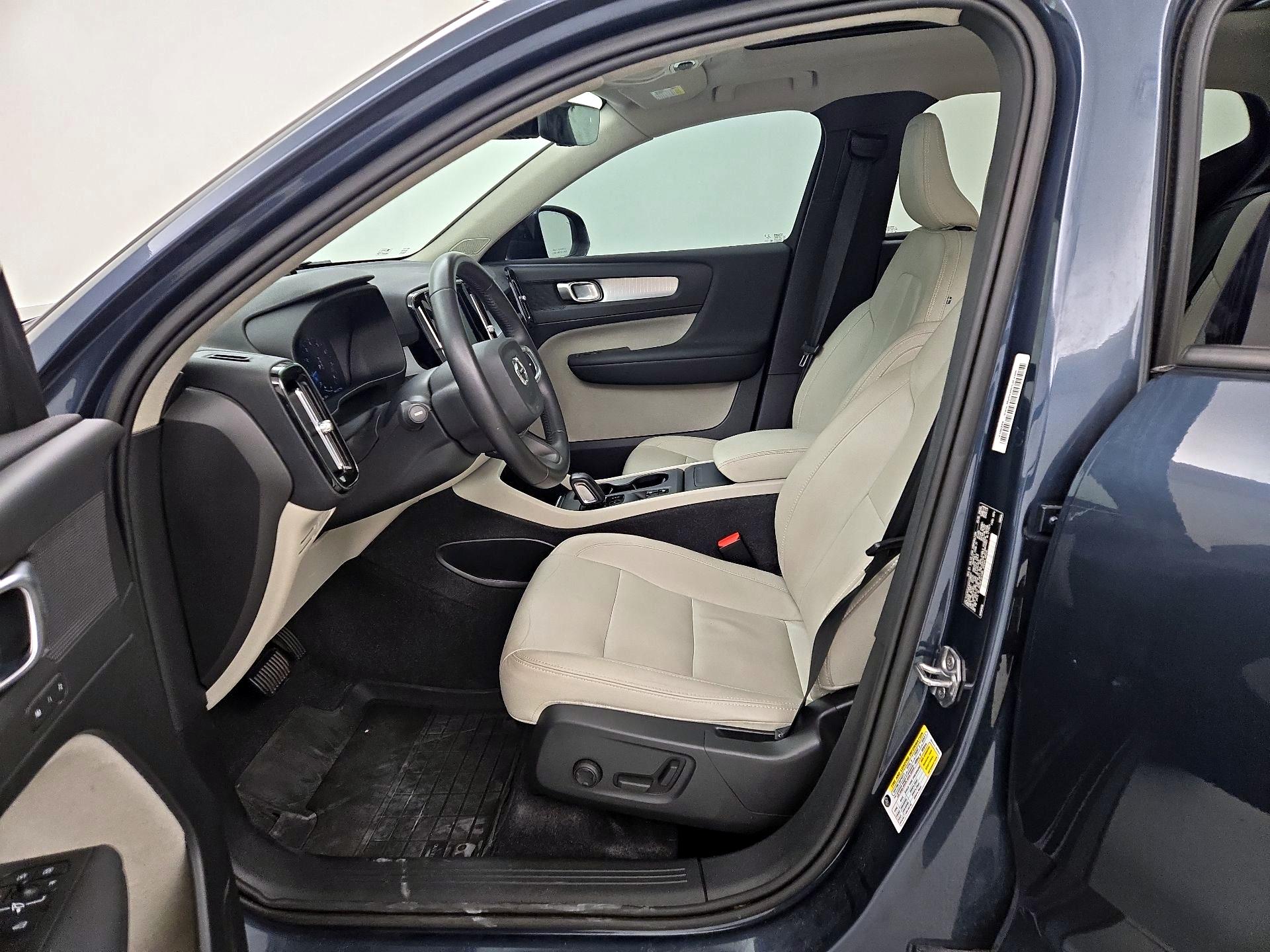 Thumbnail: 2021 Volvo XC40 - 11
