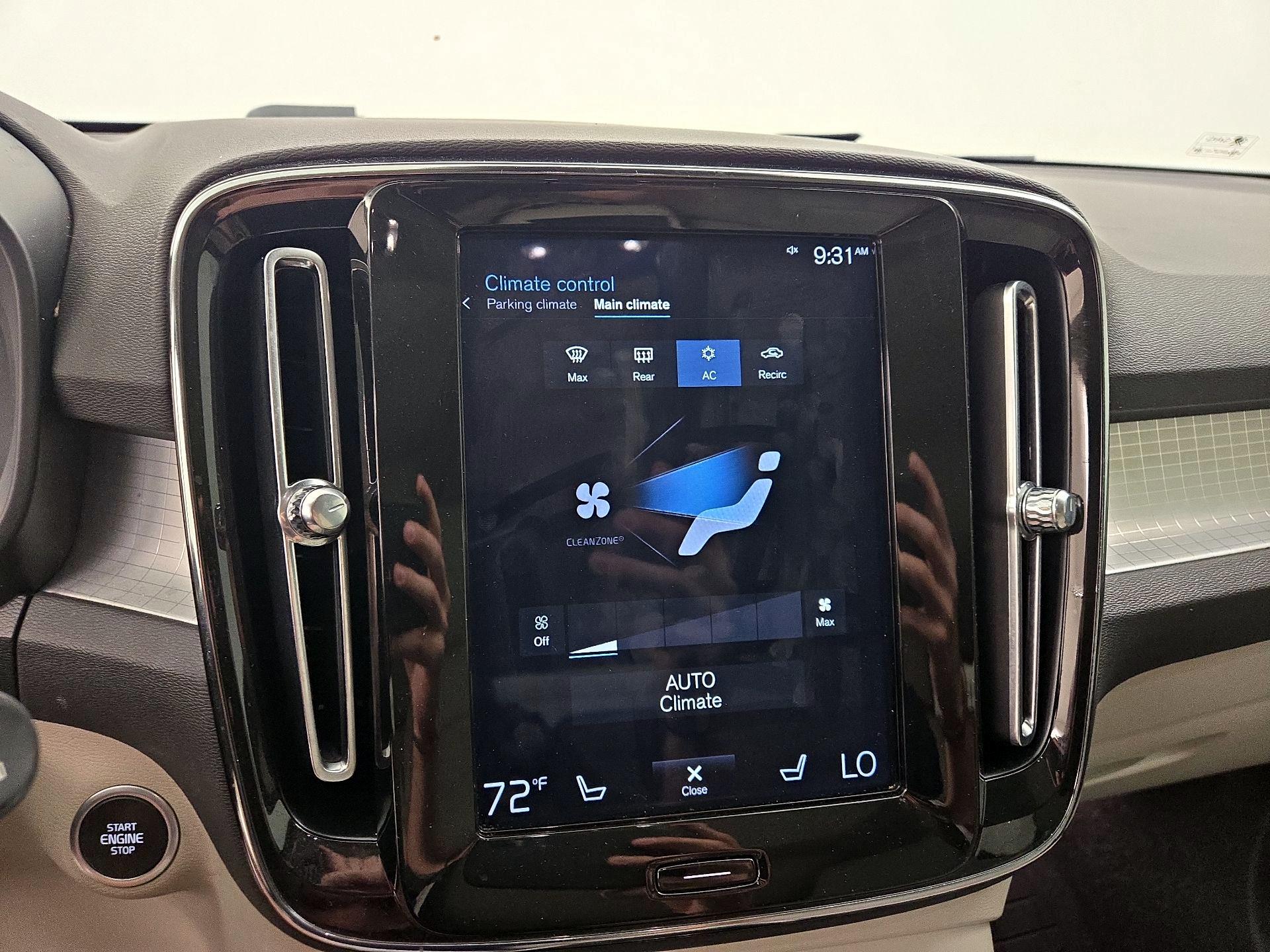 Thumbnail: 2021 Volvo XC40 - 17