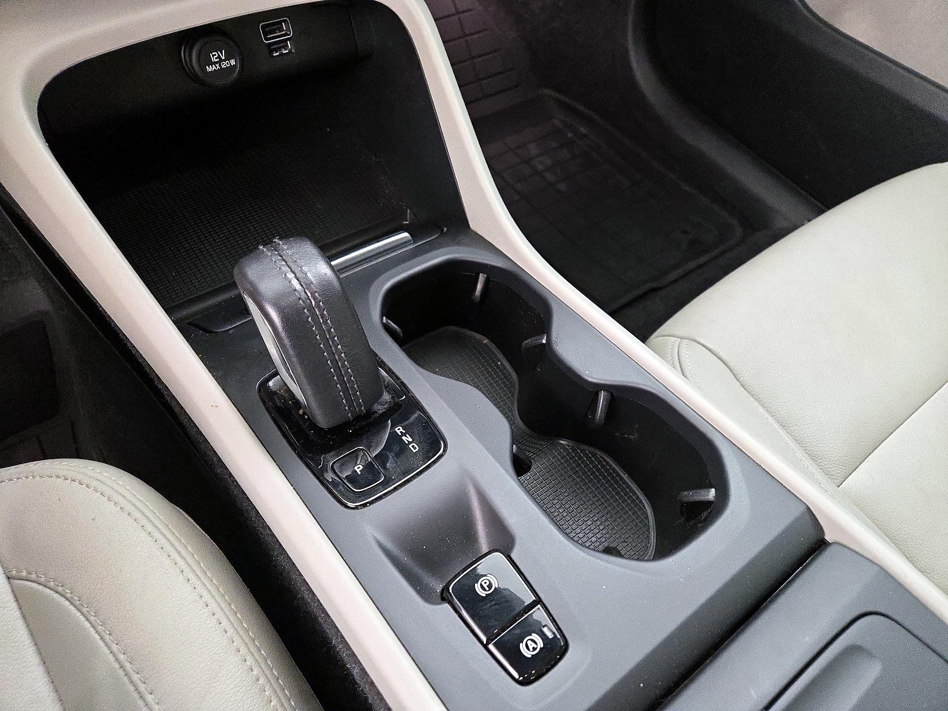 Thumbnail: 2021 Volvo XC40 - 18