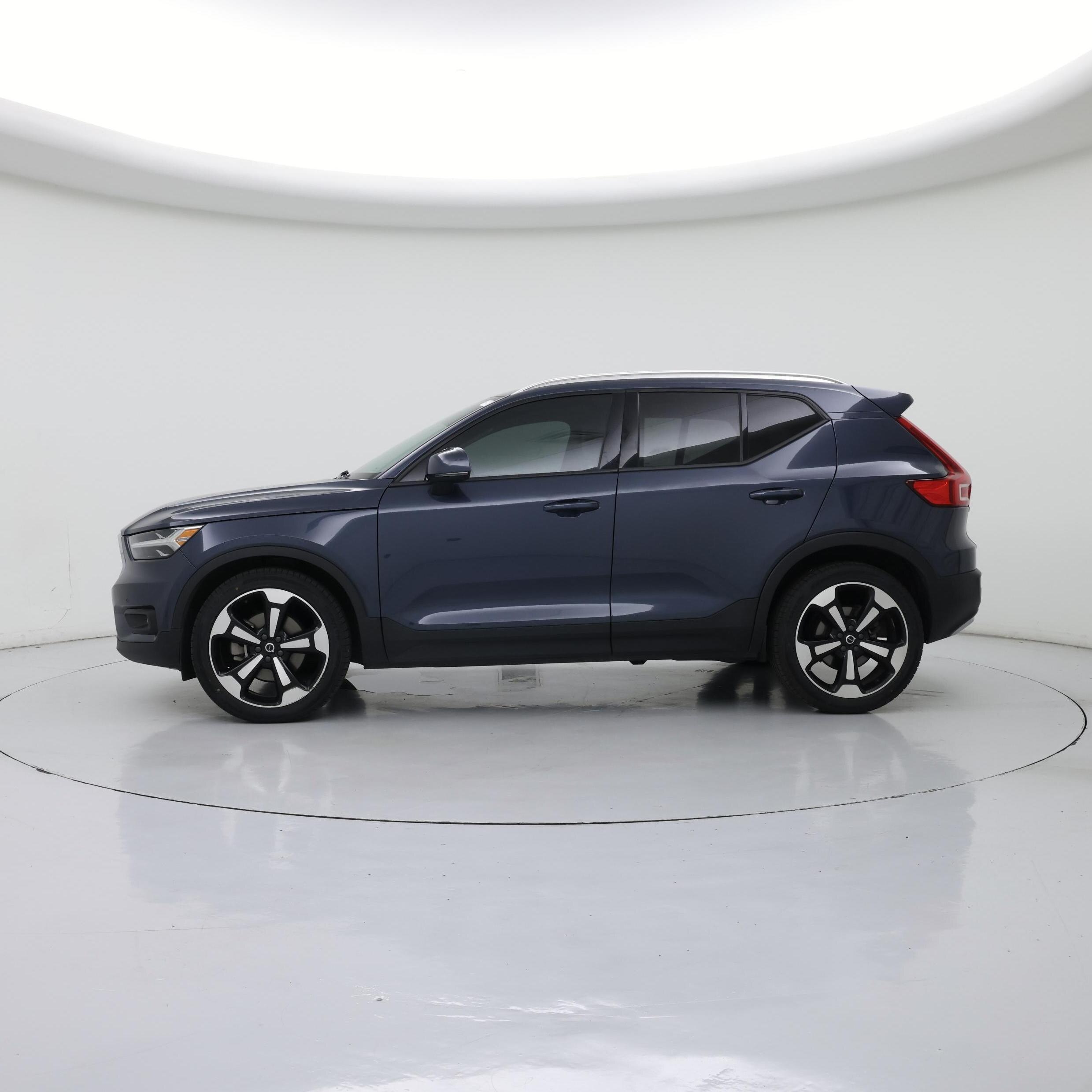 Thumbnail: 2021 Volvo XC40 - 3