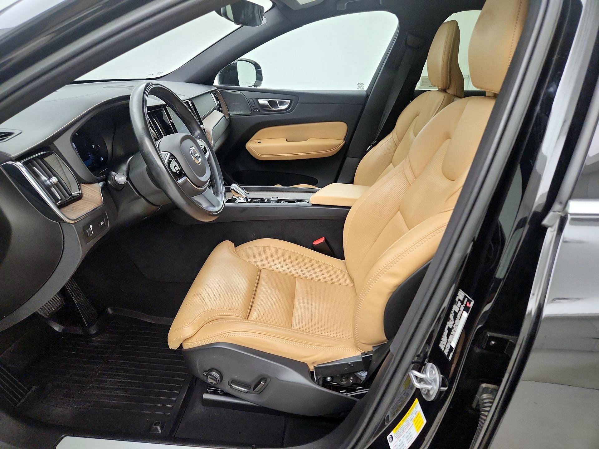 Thumbnail: 2022 Volvo XC60 - 11