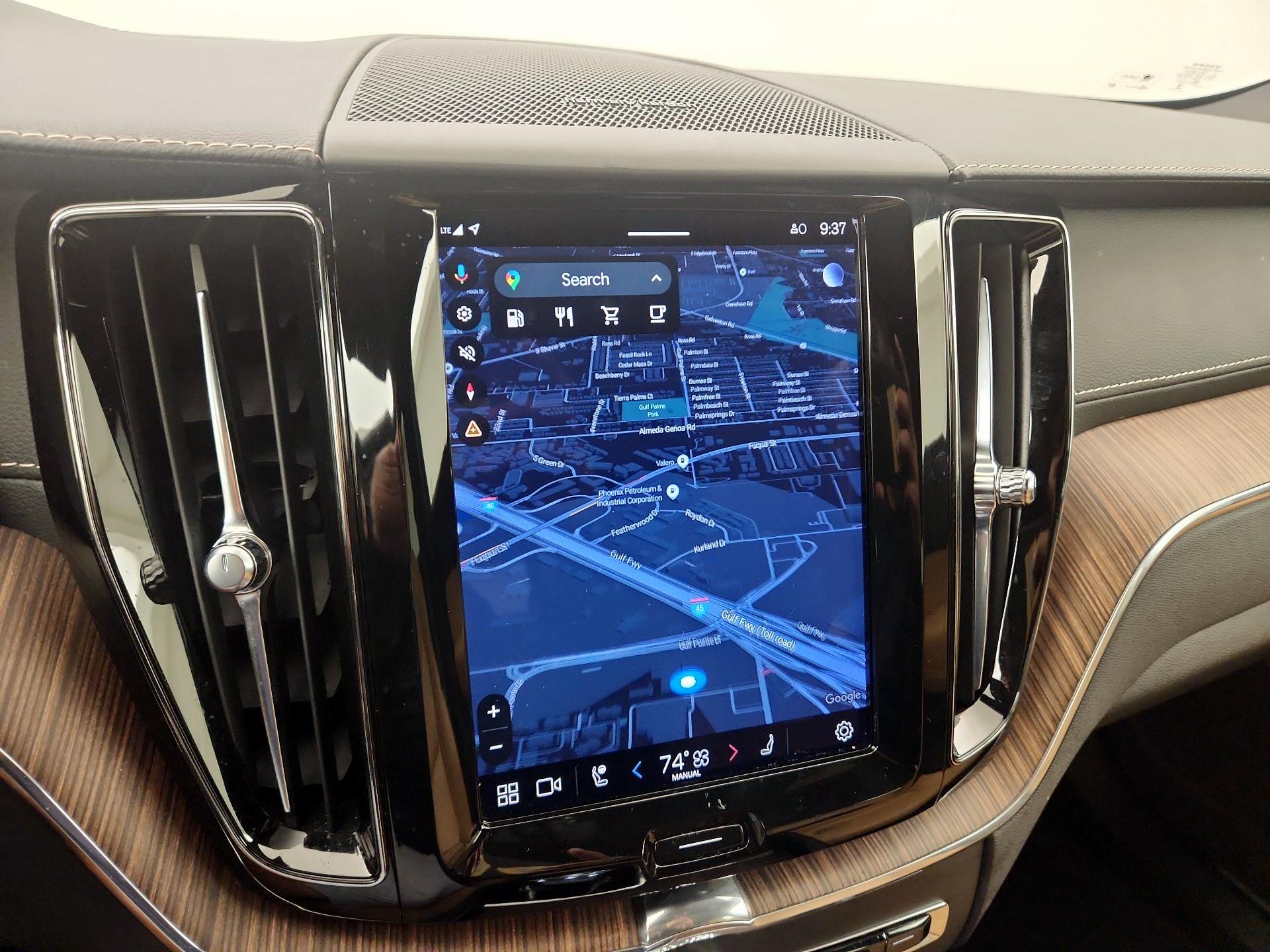 Thumbnail: 2022 Volvo XC60 - 14