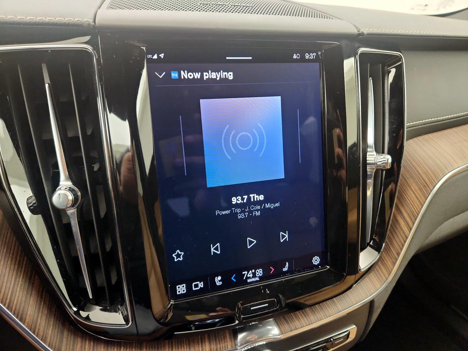 Thumbnail: 2022 Volvo XC60 - 16