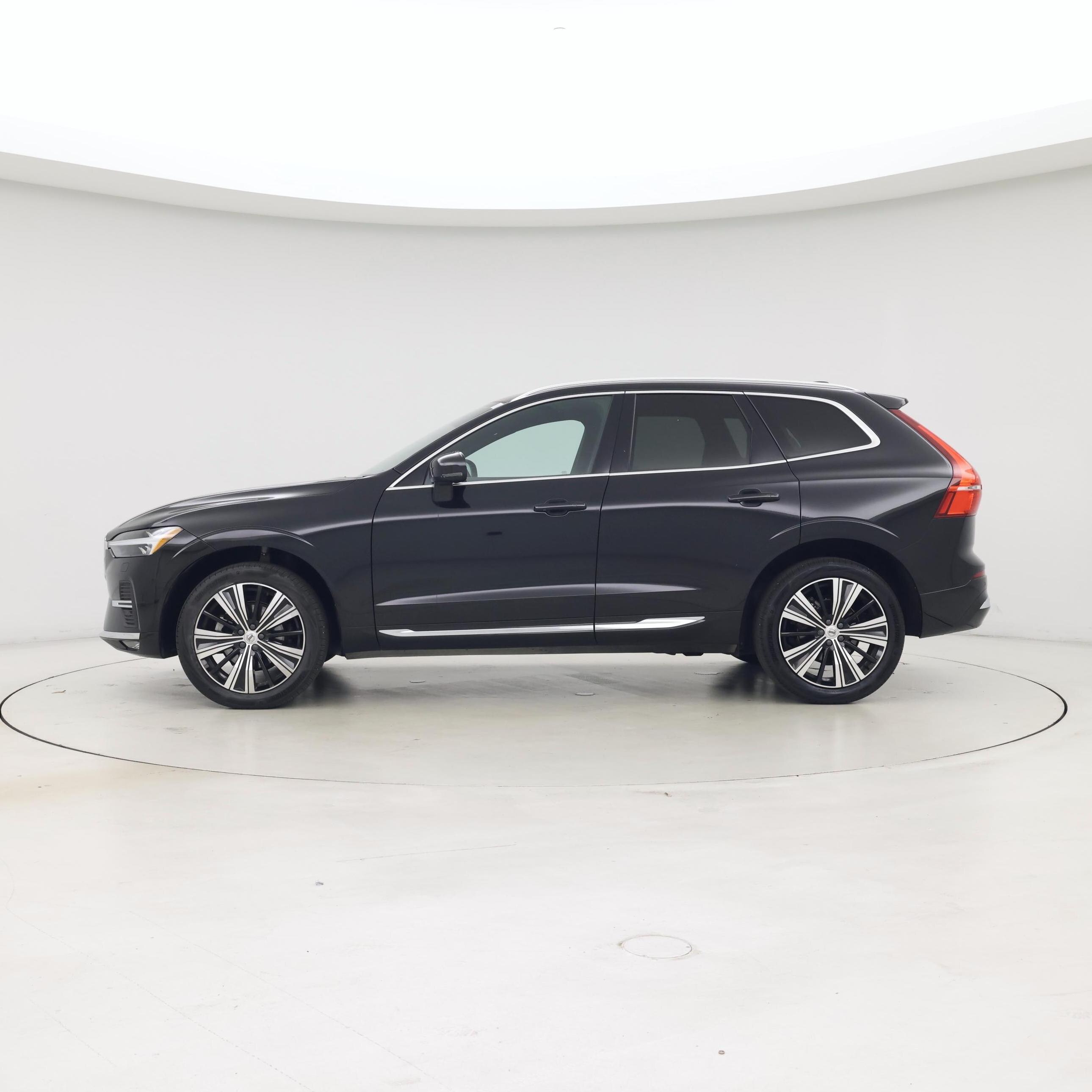 Thumbnail: 2022 Volvo XC60 - 3