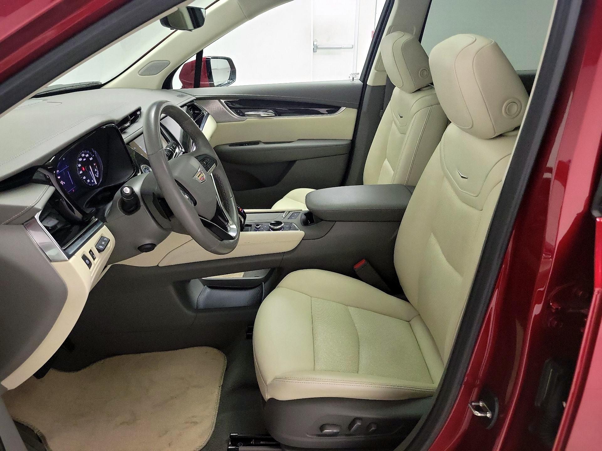 Thumbnail: 2023 Cadillac XT6 - 11