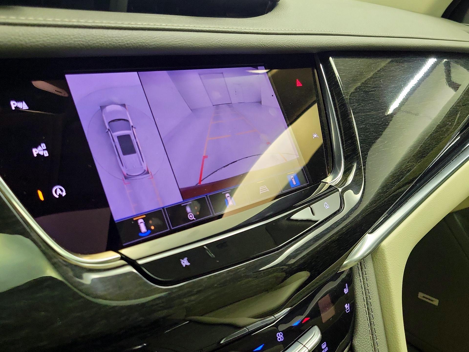 Thumbnail: 2023 Cadillac XT6 - 15