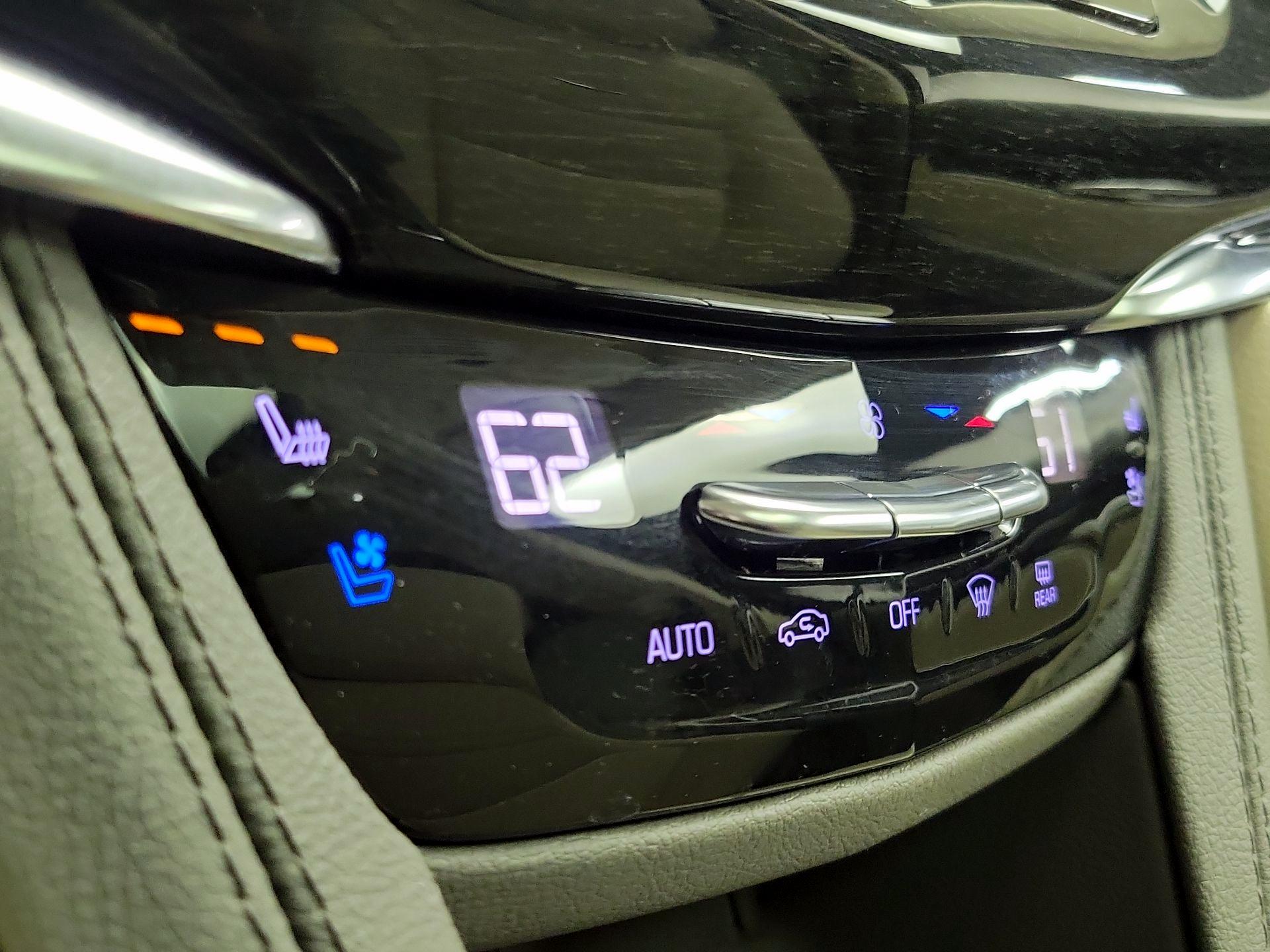 Thumbnail: 2023 Cadillac XT6 - 17