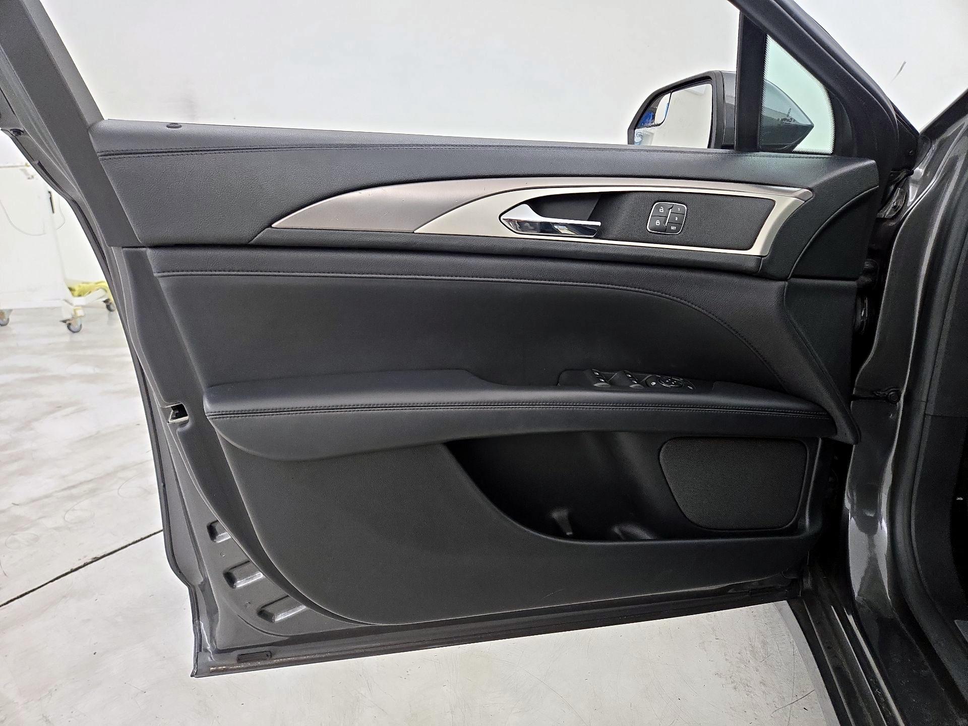 Thumbnail: 2018 Lincoln MKZ - 12