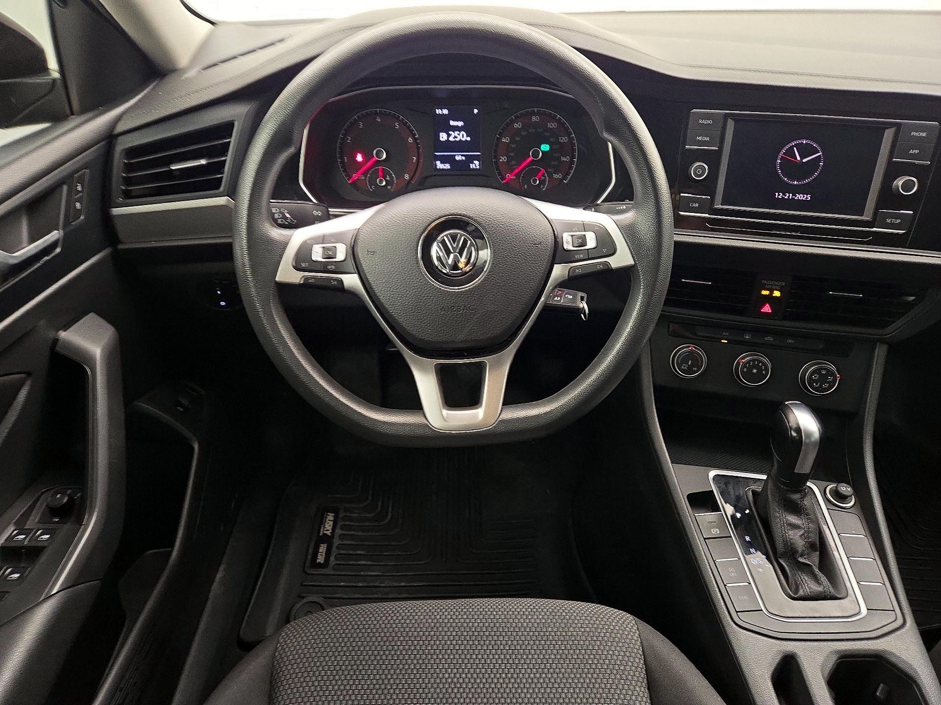 Thumbnail: 2019 Volkswagen Jetta - 10