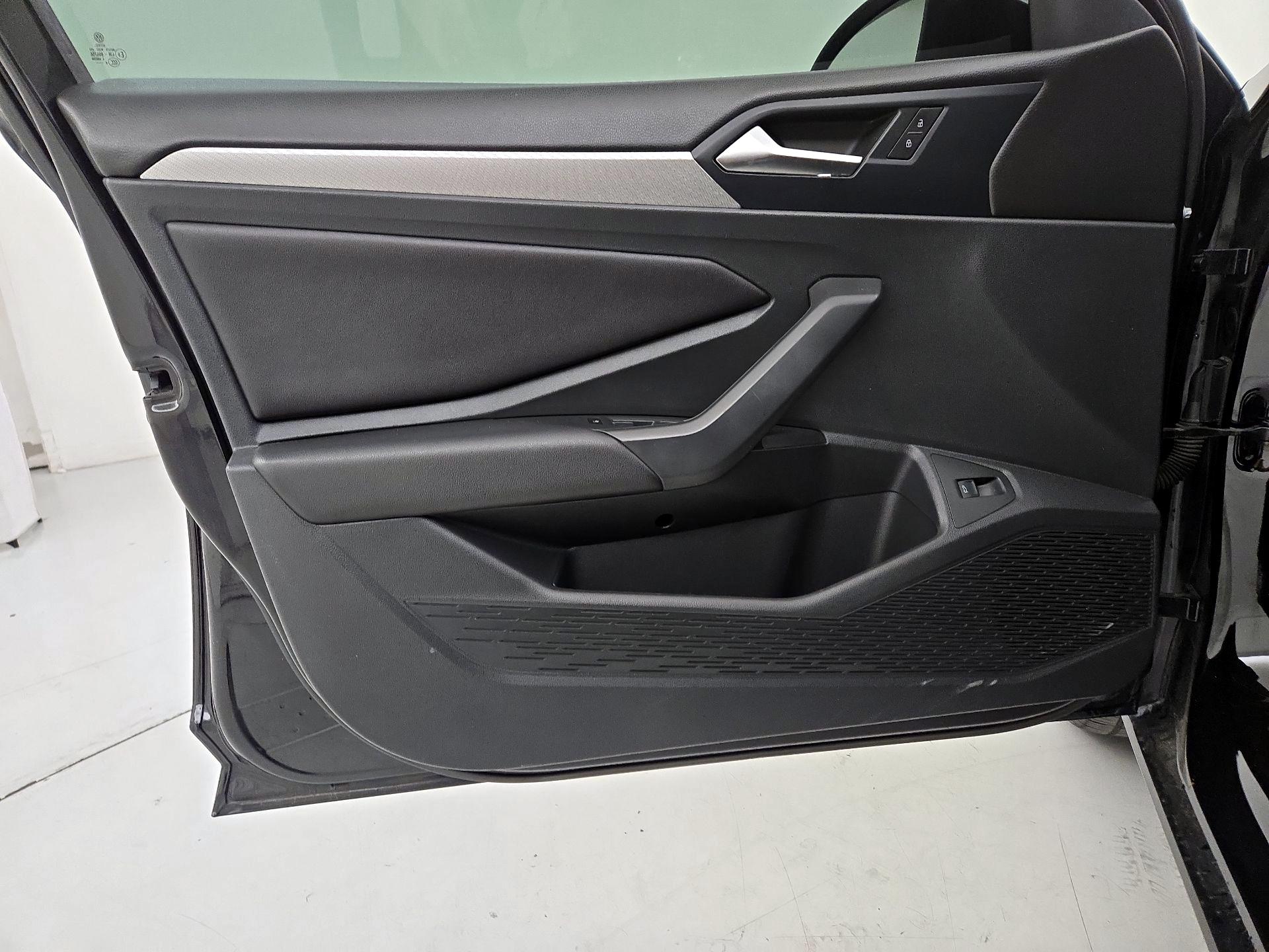 Thumbnail: 2019 Volkswagen Jetta - 12