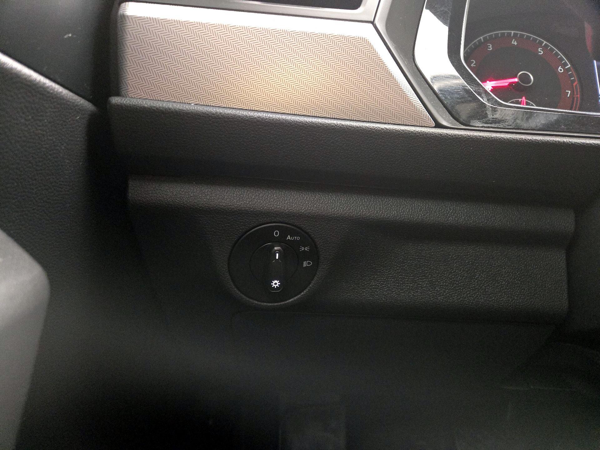 Thumbnail: 2019 Volkswagen Jetta - 13