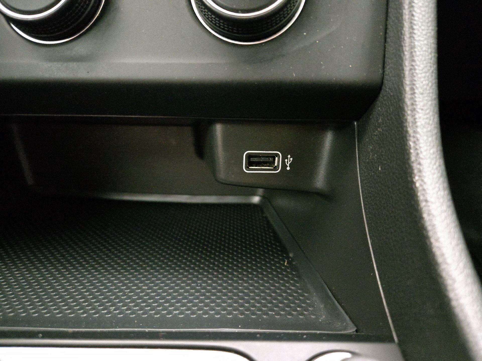 Thumbnail: 2019 Volkswagen Jetta - 18